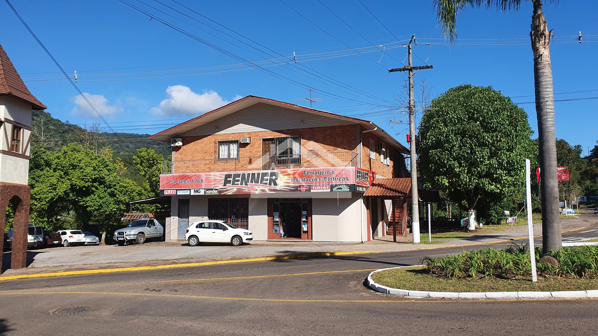 Prédio comercial, à venda, junto ao pórtico de Picada Café, na Serra Gaúcha