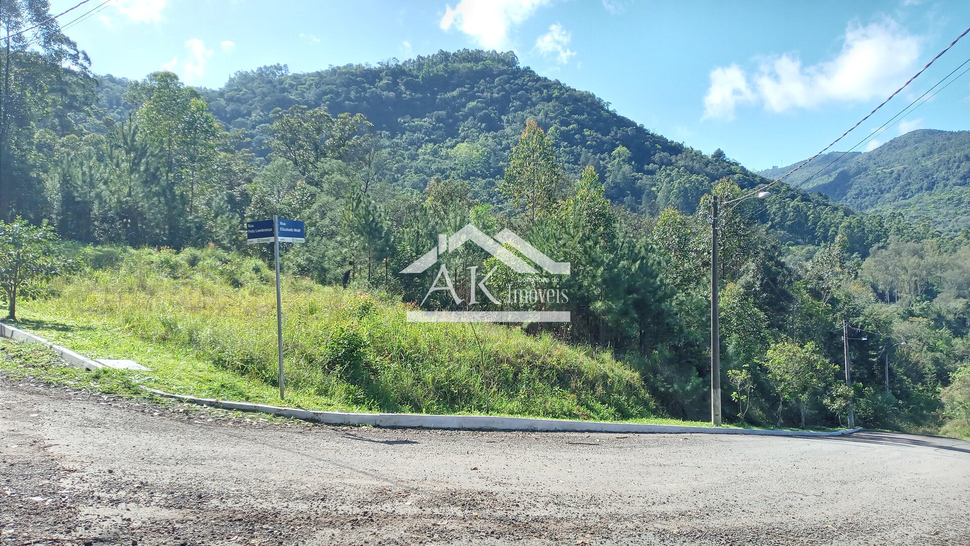 Terreno de esquina com vista a venda em Picada Café na Serra Gaúcha
