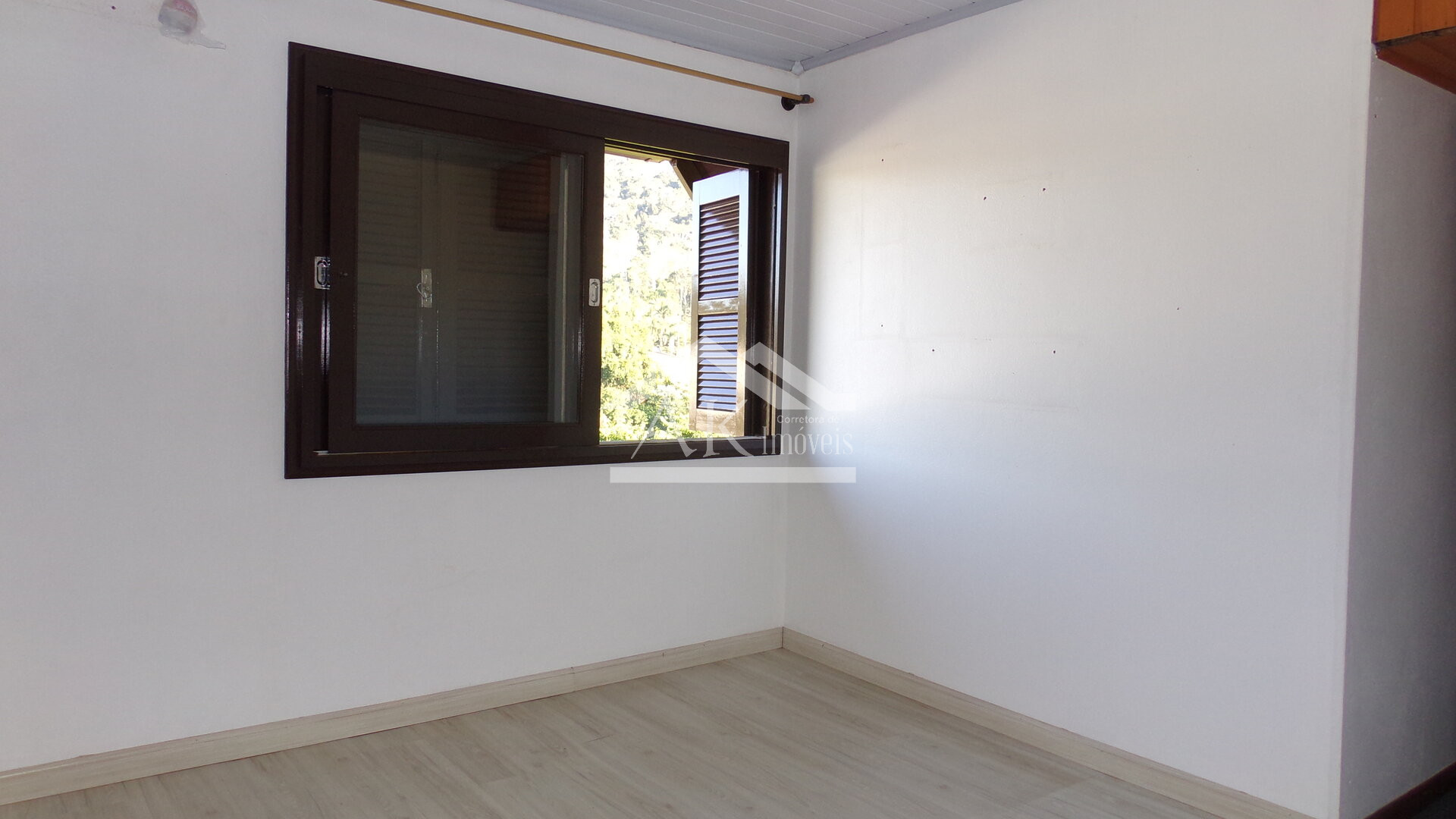 Apartamento com 3 quartos a venda no centro comercial de Picada Café, na Serra Gaúcha