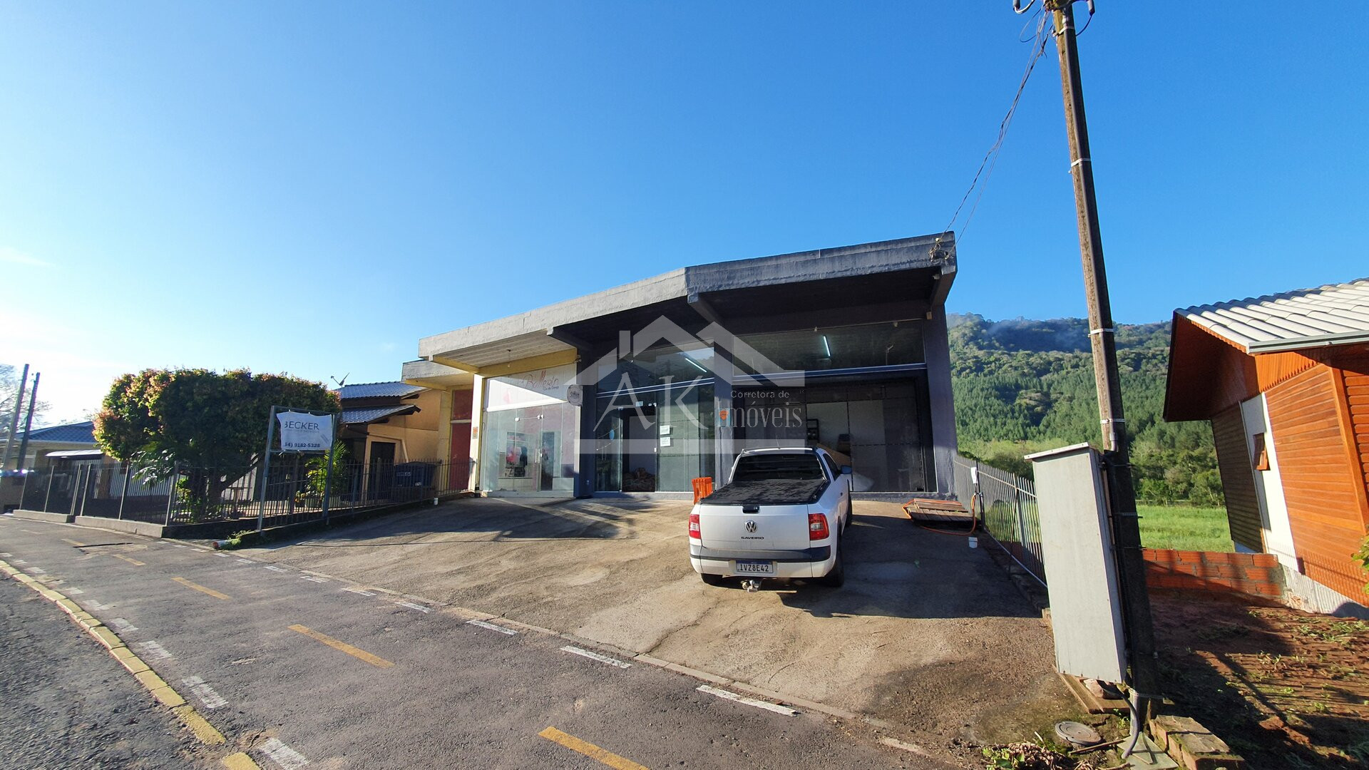 Prédio comercial à venda no centro de Picada Café, na Serra Gaúcha
