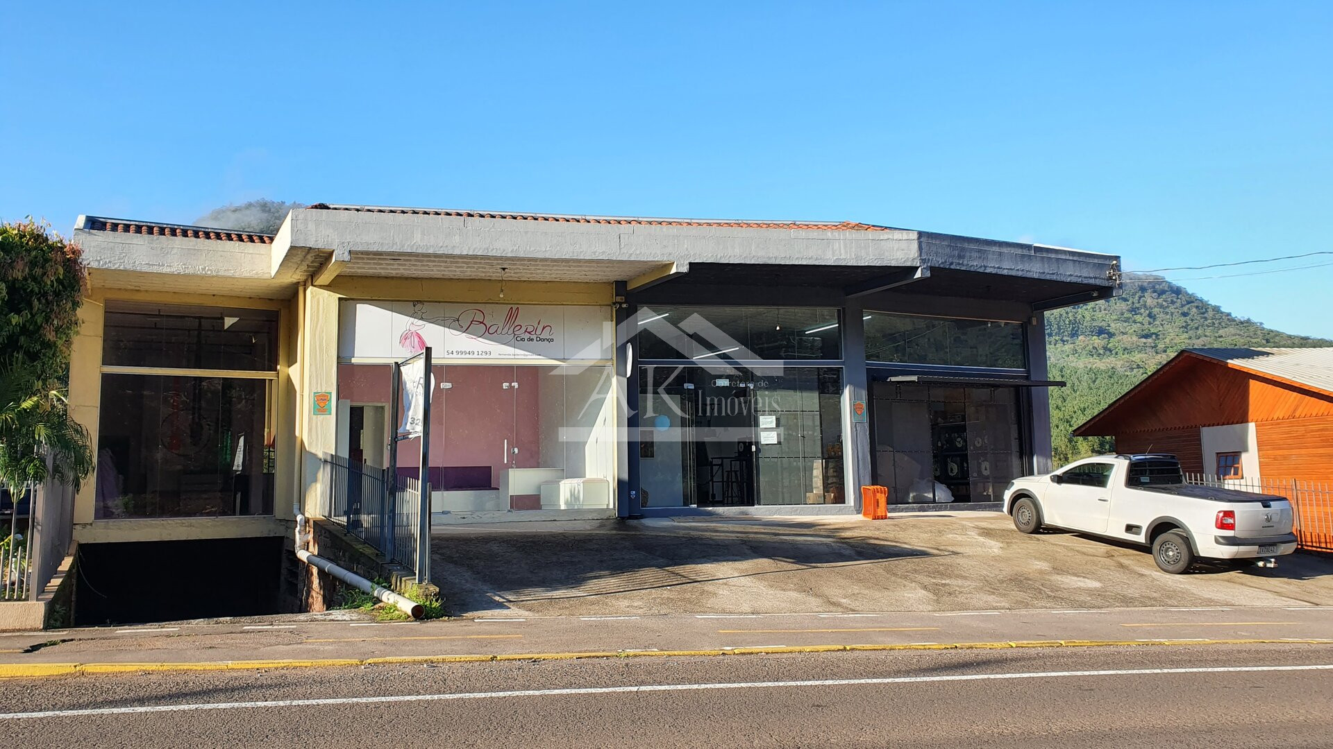 Prédio comercial à venda no centro de Picada Café, na Serra Gaúcha