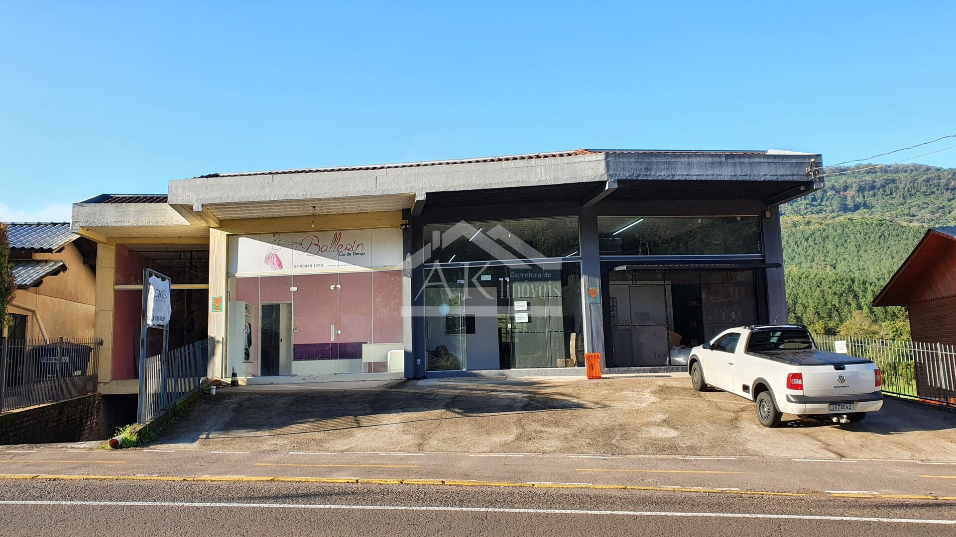 Prédio comercial à venda no centro de Picada Café, na Serra Gaúcha