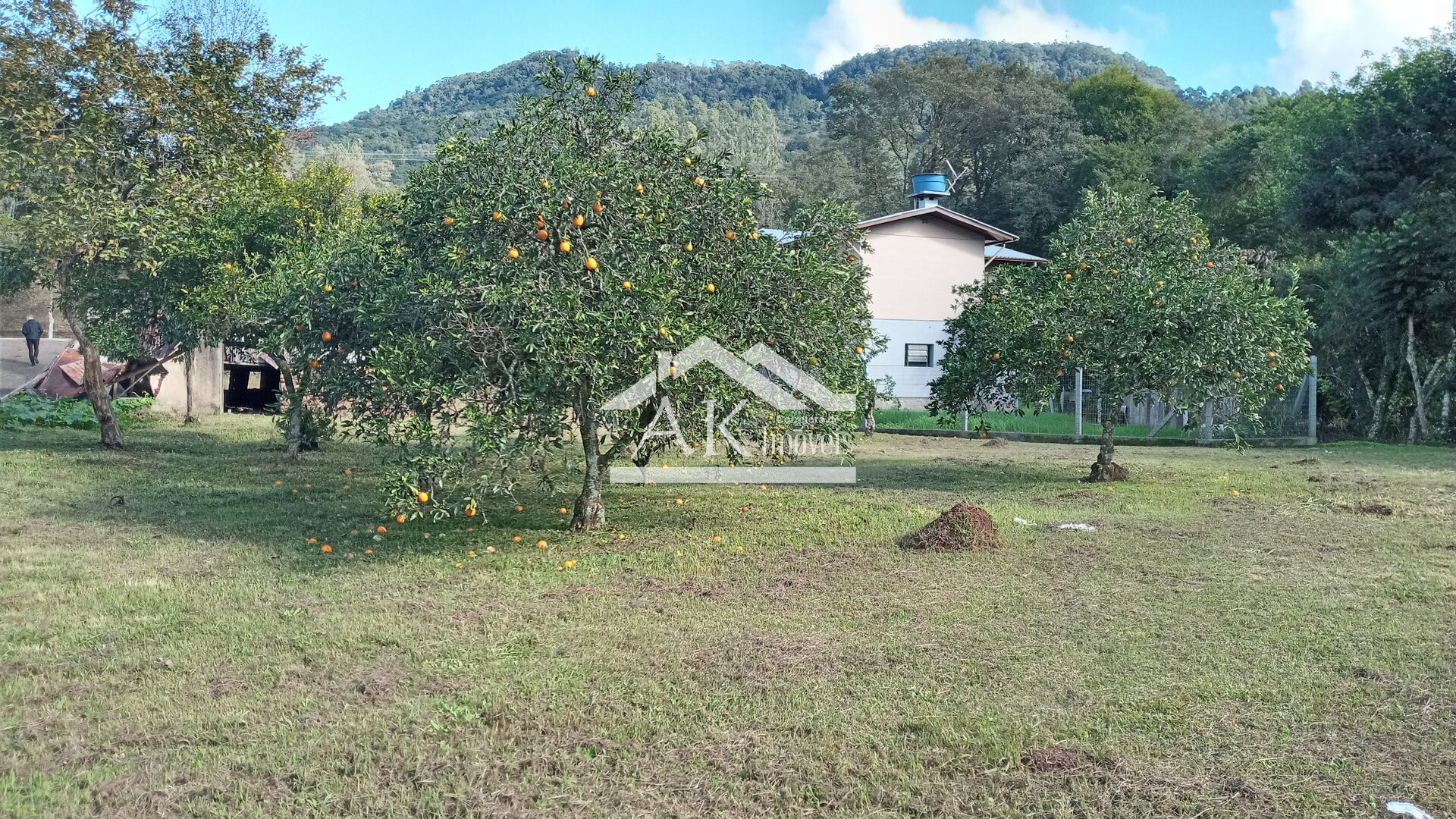 Terreno amplo com riacho à venda no centro de Picada Café, na Serra Gaúcha