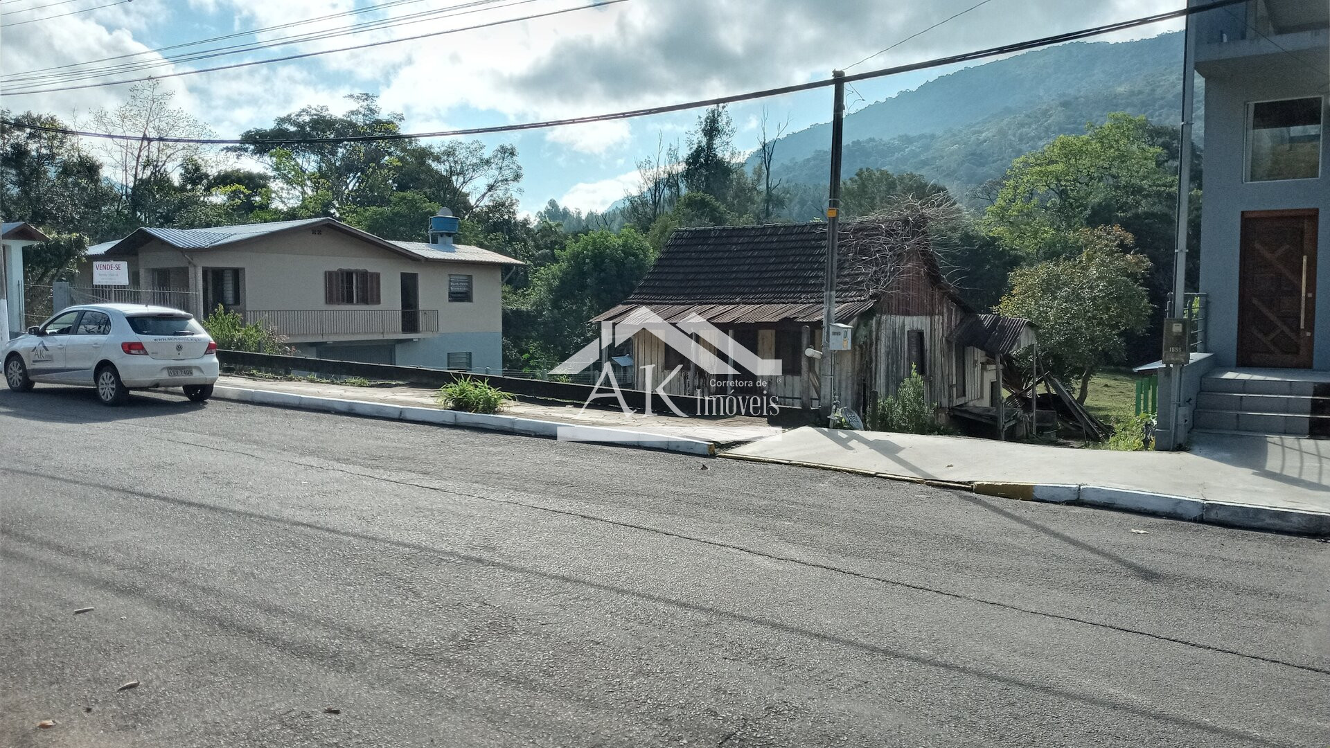 Terreno amplo com riacho à venda no centro de Picada Café, na Serra Gaúcha