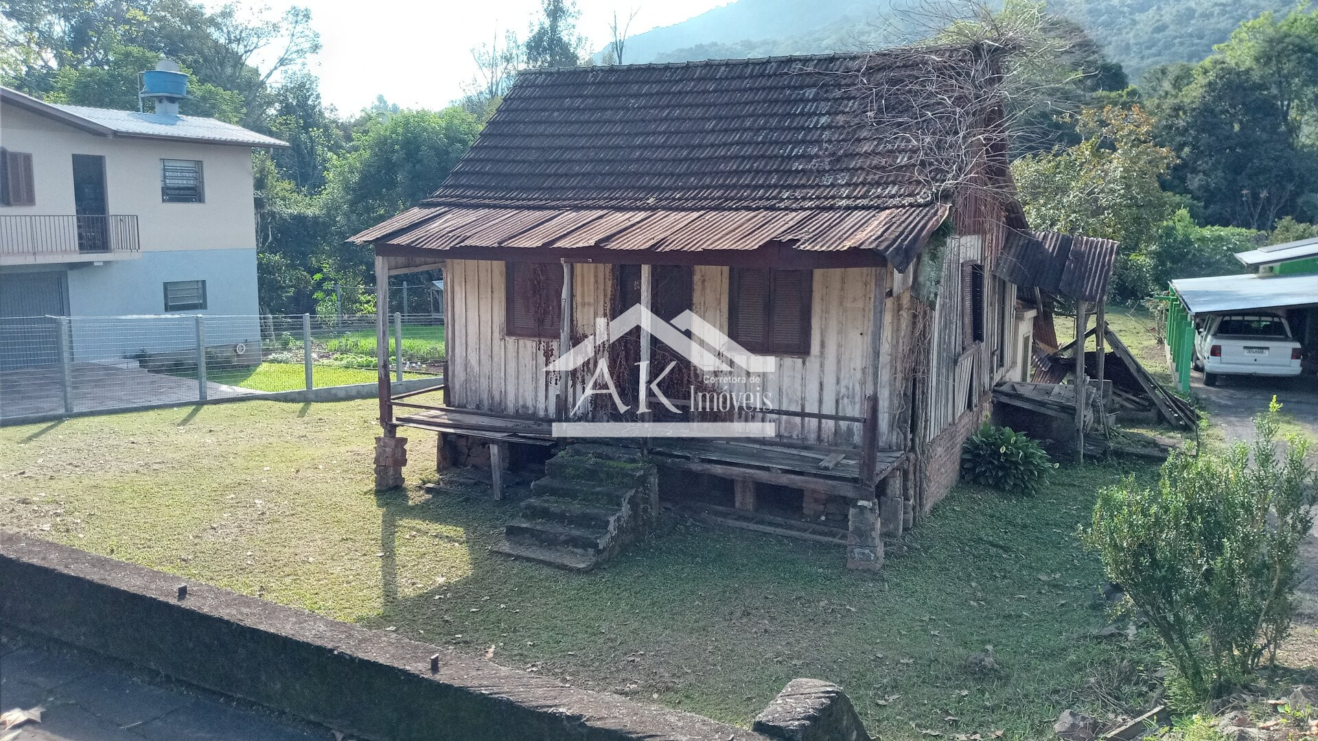 Terreno amplo com riacho à venda no centro de Picada Café, na Serra Gaúcha