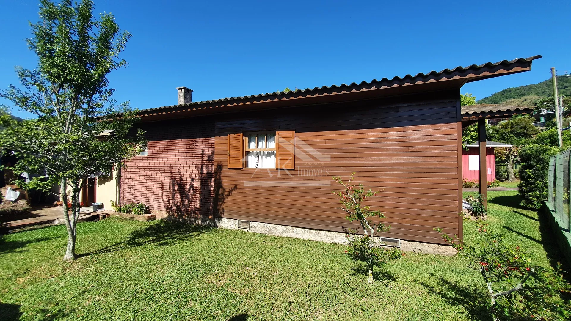 Chalés à venda às margens da BR-116 em Picada Café, na Serra Gaúcha
