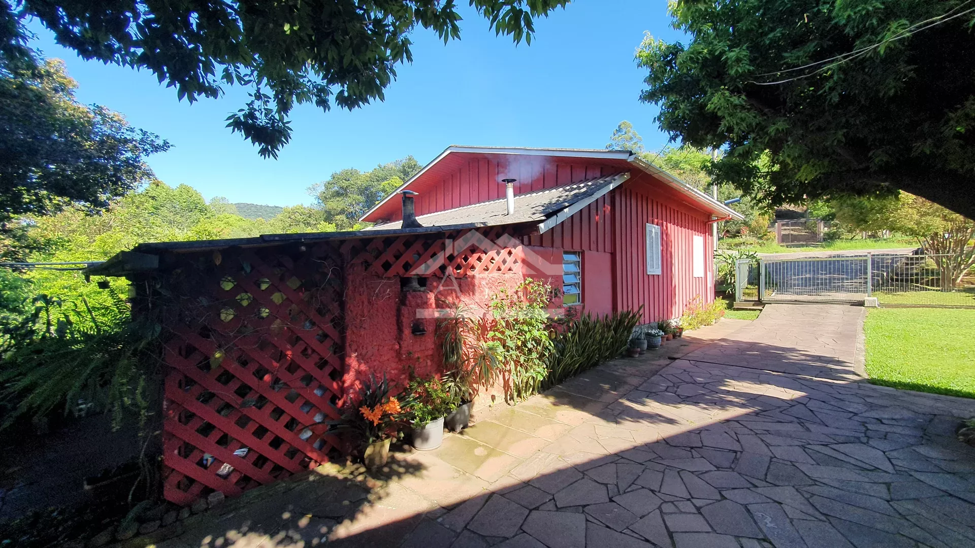 Chalés à venda às margens da BR-116 em Picada Café, na Serra Gaúcha