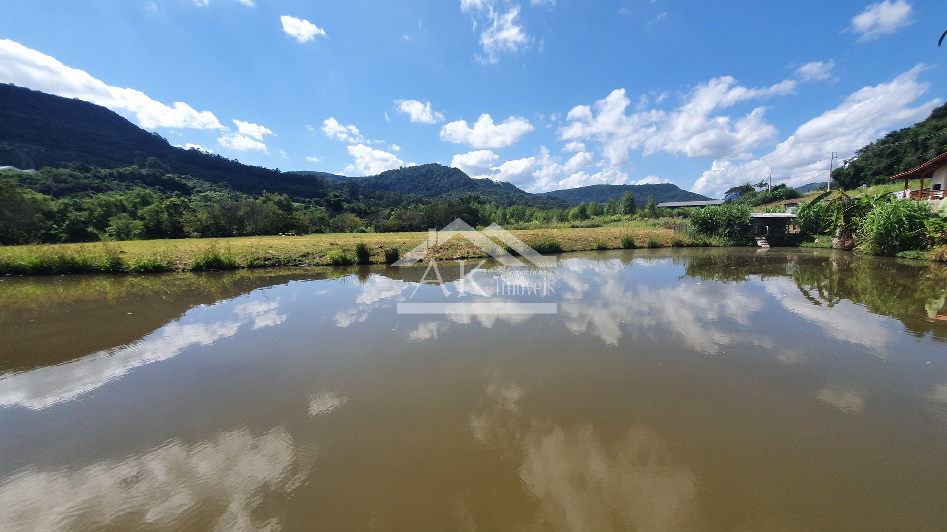 Área de terras com açude e fundos para o Rio Cadeia à venda em Picada Café na Serra Gaúcha