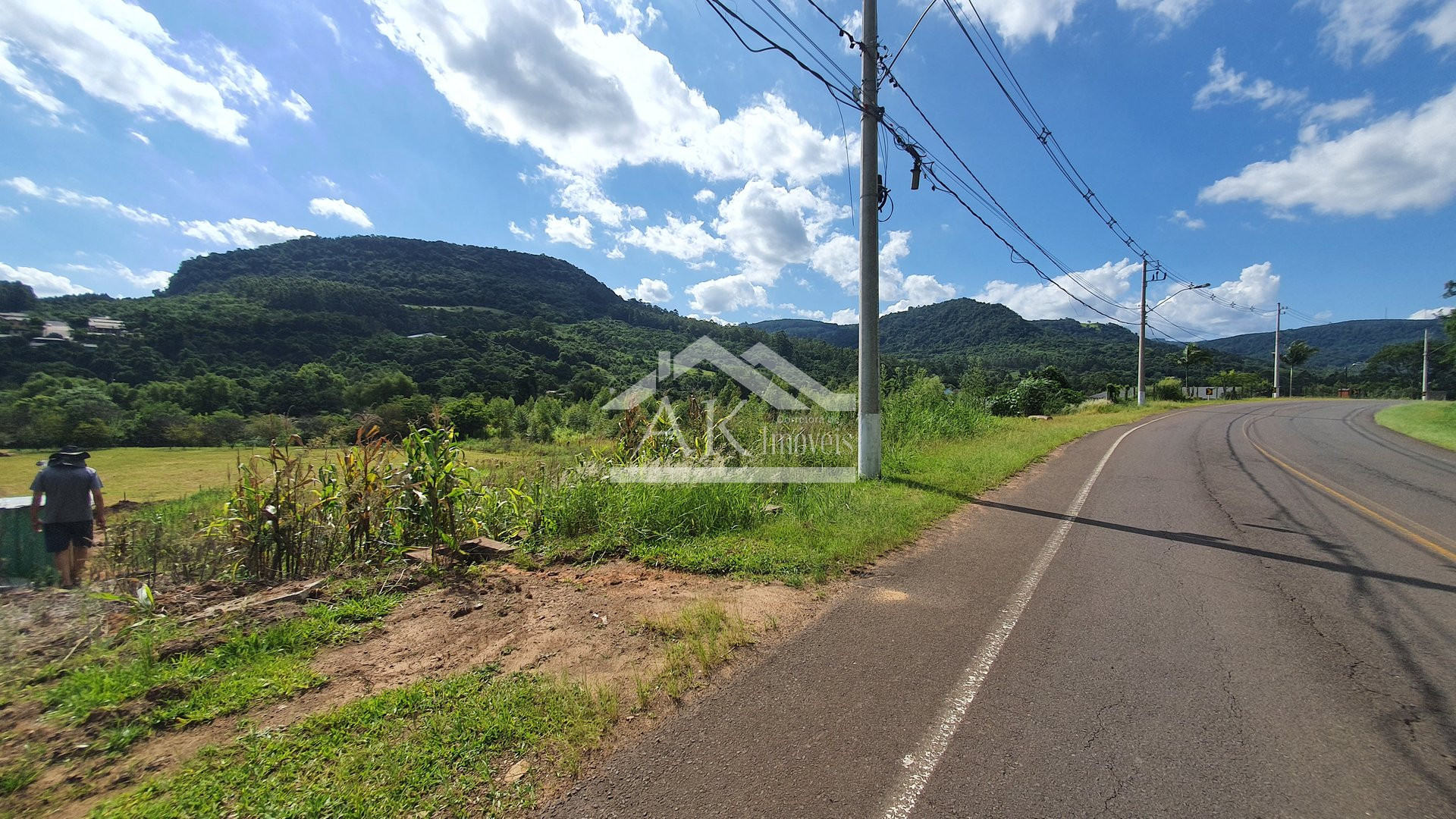 Área de terras com açude e fundos para o Rio Cadeia à venda em Picada Café na Serra Gaúcha