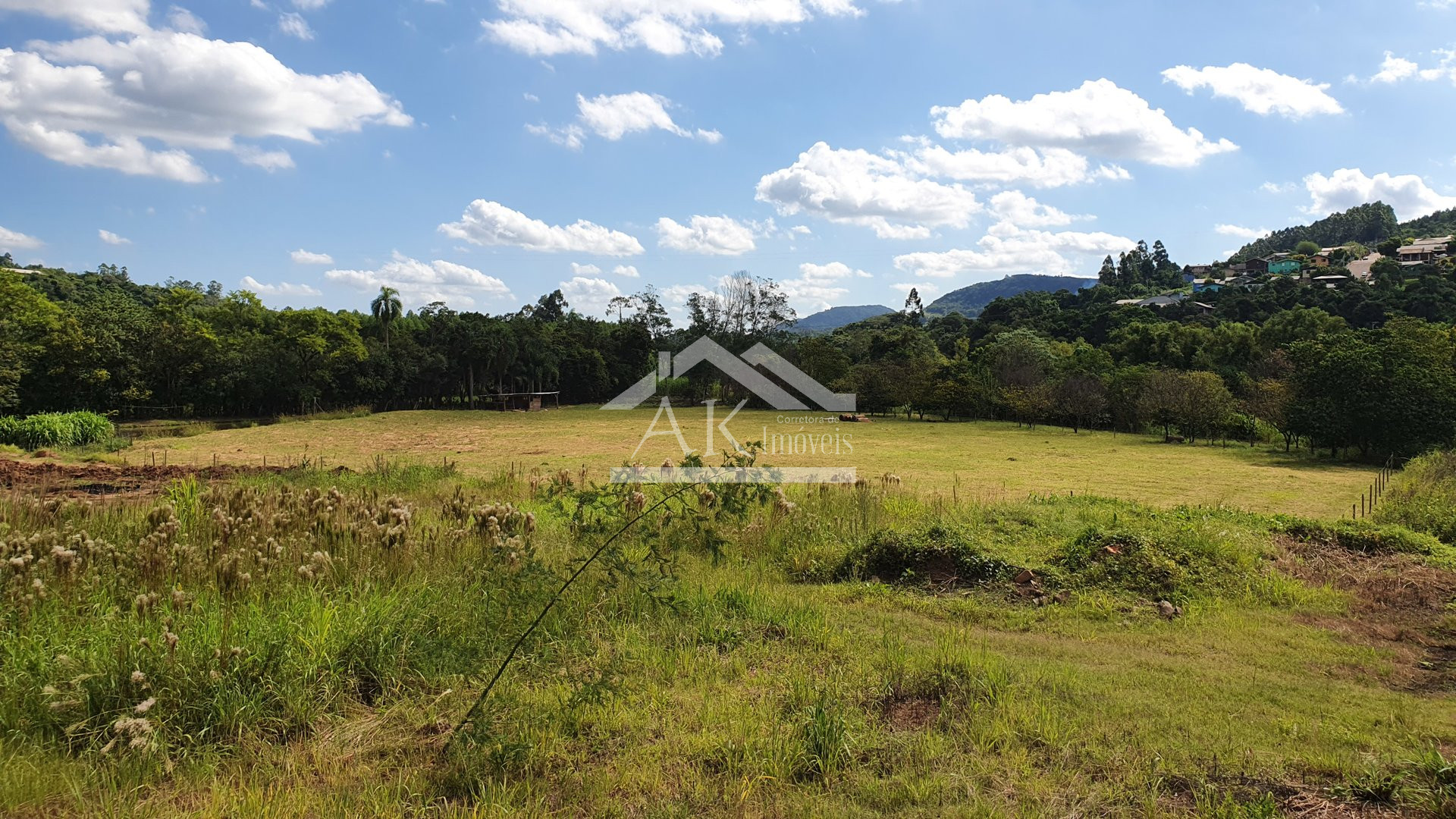 Área de terras com açude e fundos para o Rio Cadeia à venda em Picada Café na Serra Gaúcha