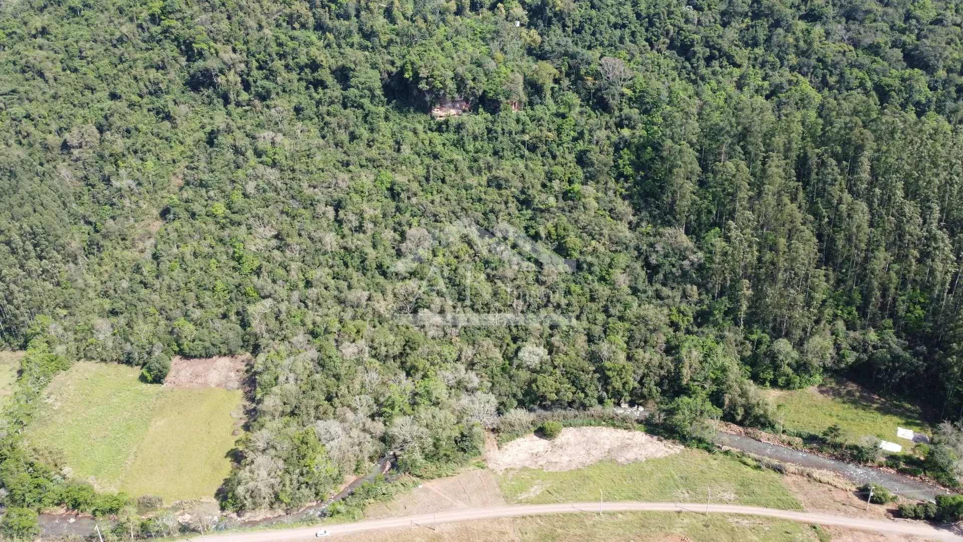Área de terra com riacho à venda em Picada Café na Serra Gaúcha