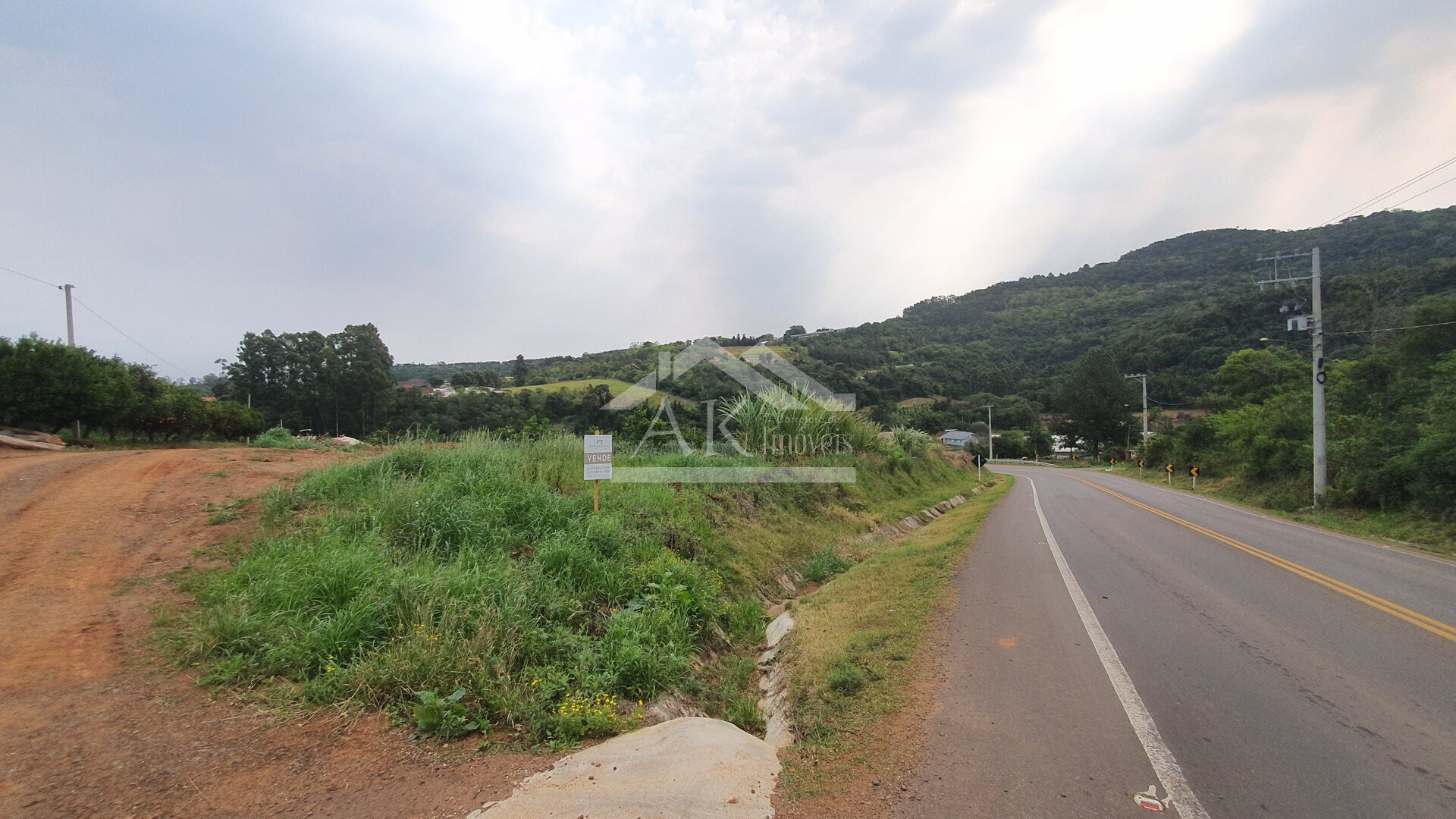 Bela área à venda às margens de rodovia estadual de São José do Hortêncio-RS