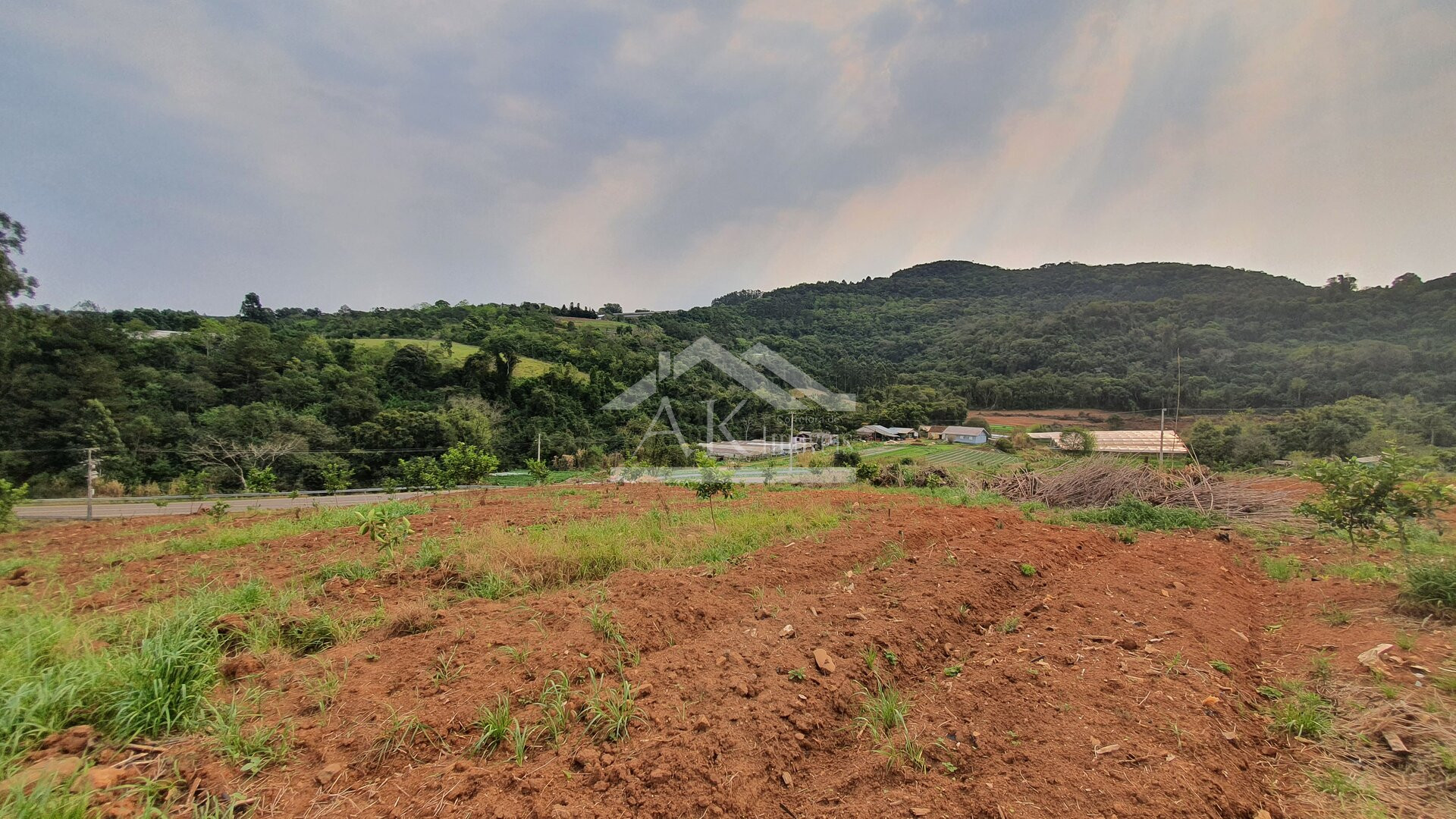 Bela área à venda às margens de rodovia estadual de São José do Hortêncio-RS