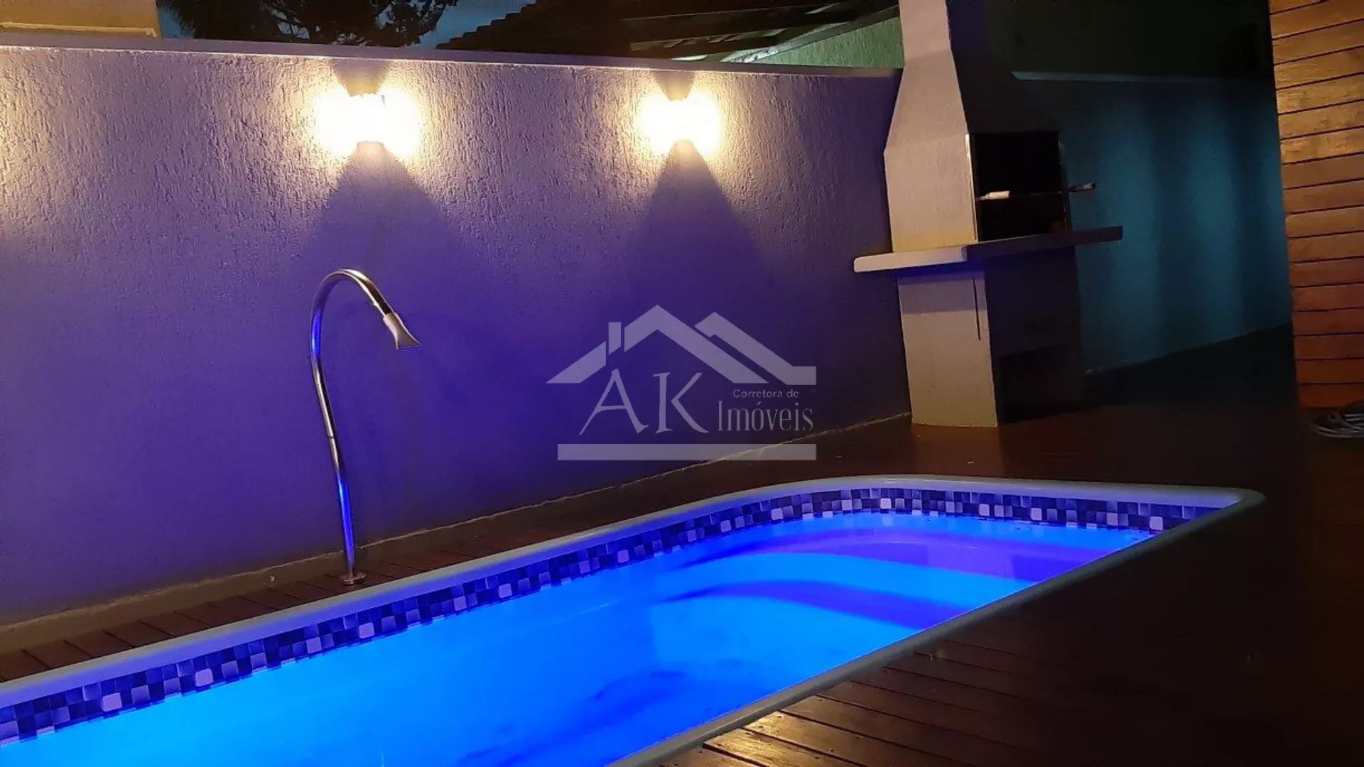 Casa de esquina com piscina à venda em São Leopoldo - RS
