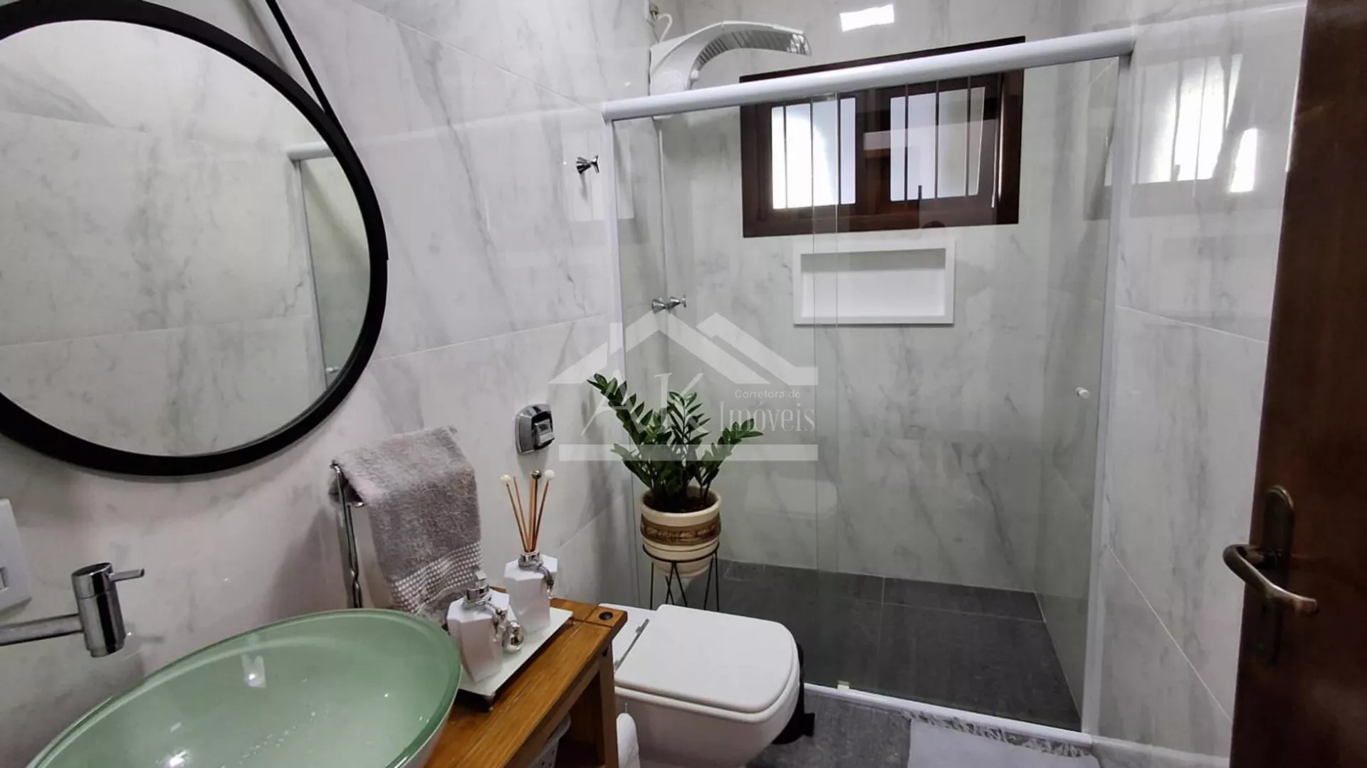 Casa de esquina com piscina à venda em São Leopoldo - RS