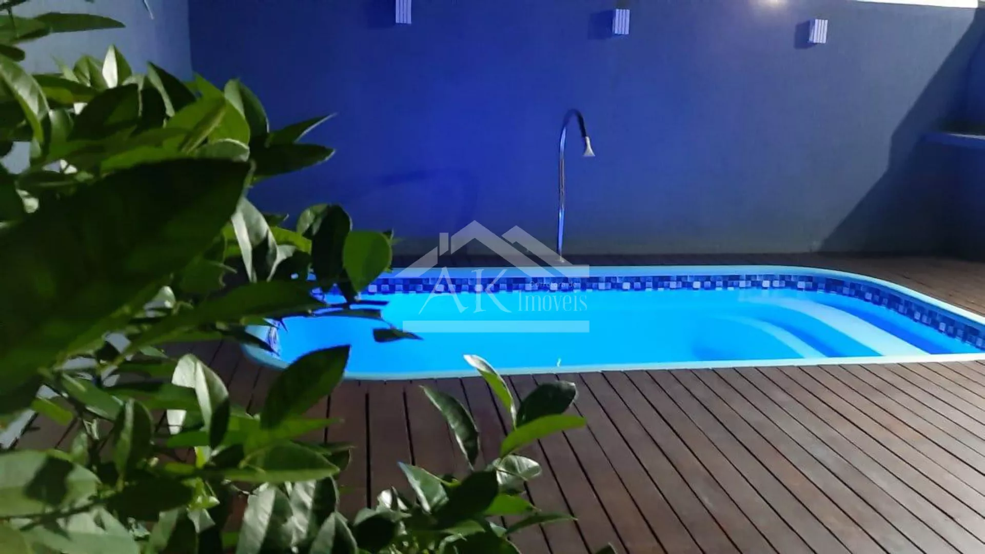 Casa de esquina com piscina à venda em São Leopoldo - RS