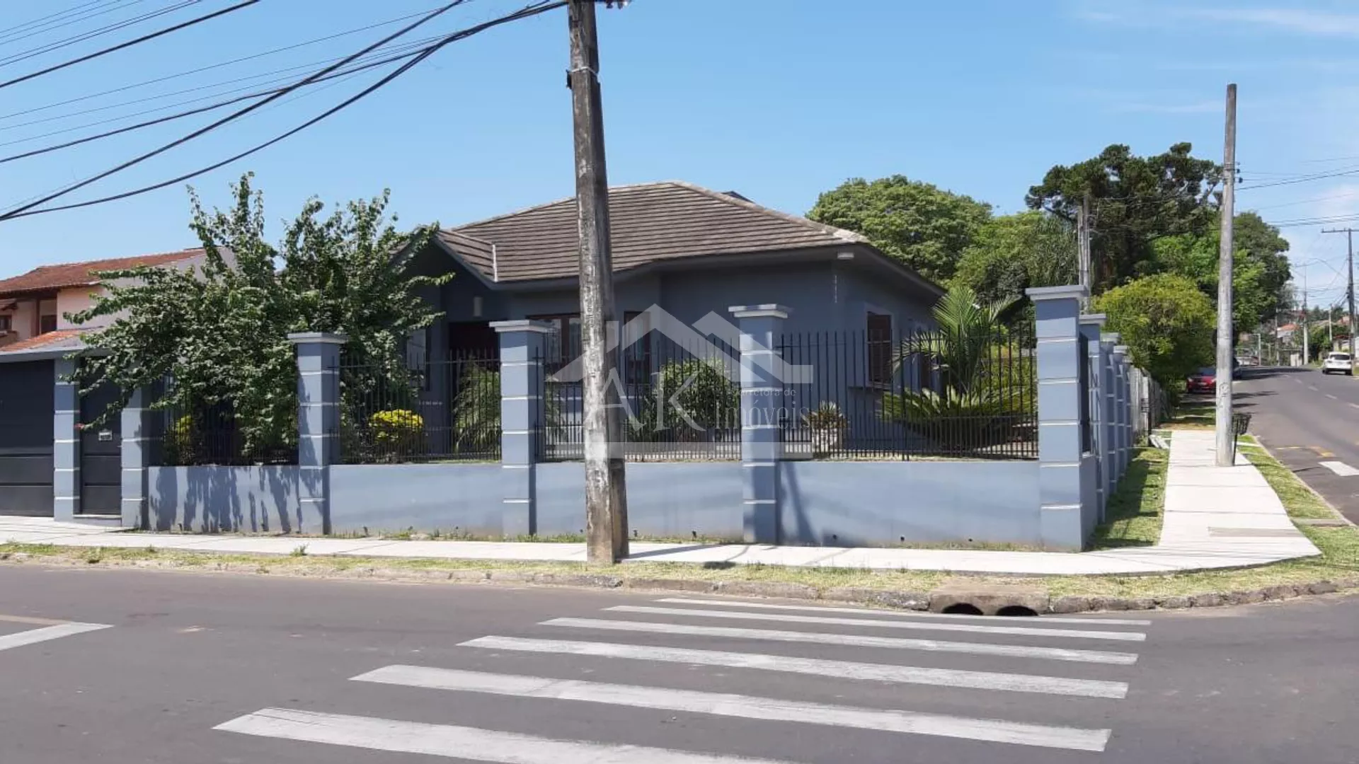Casa de esquina com piscina à venda em São Leopoldo - RS