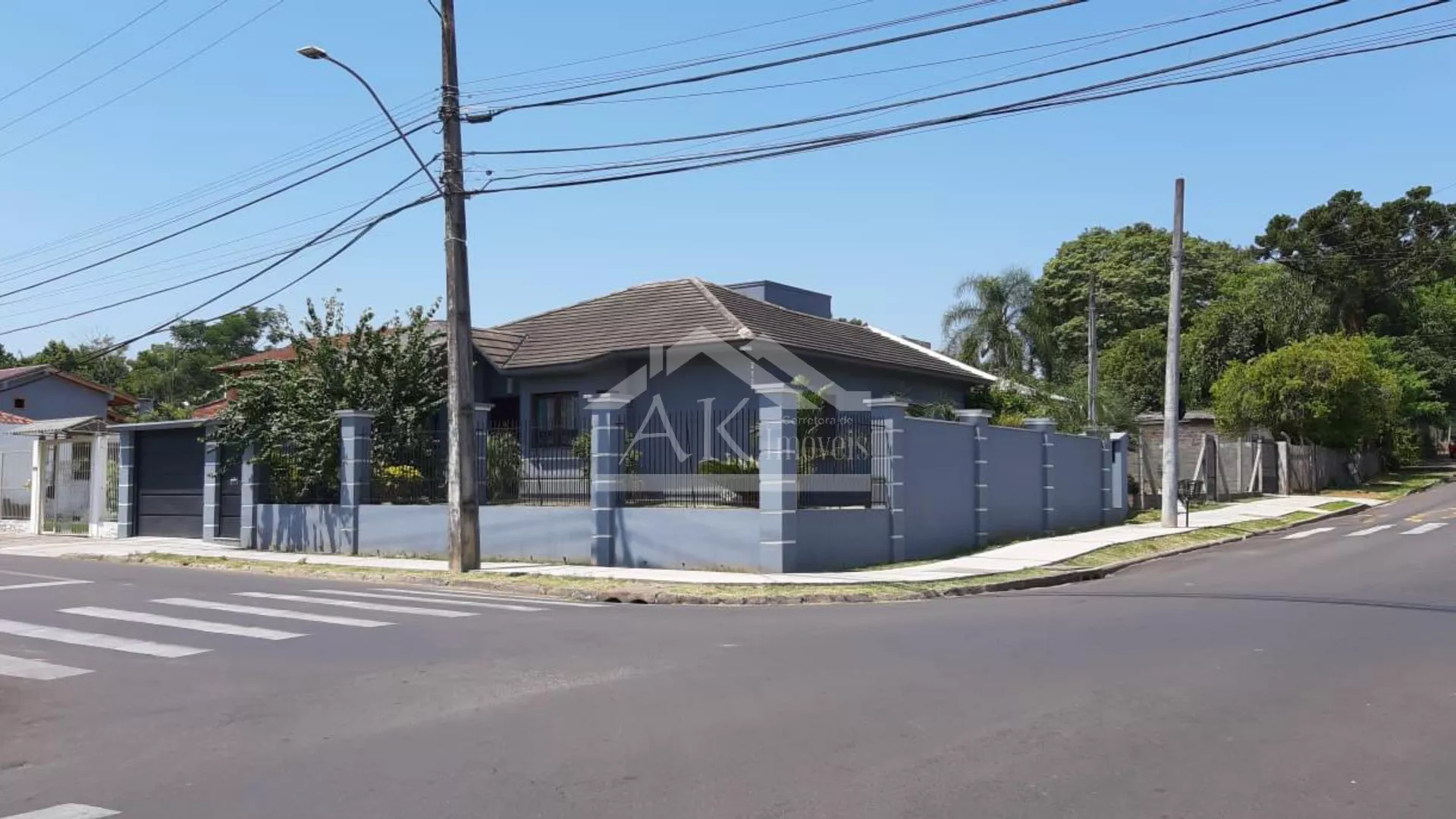 Casa de esquina com piscina à venda em São Leopoldo - RS