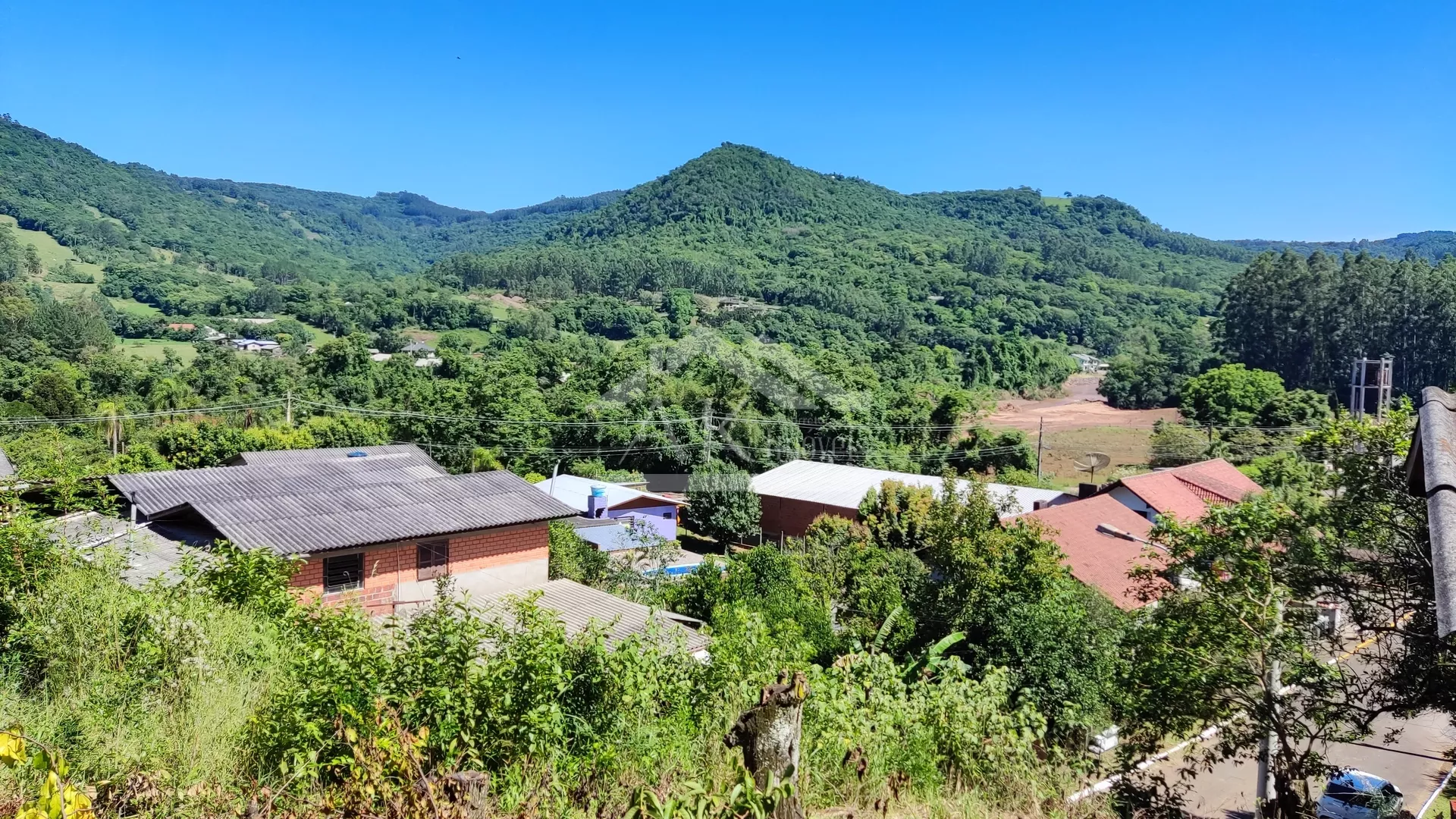 Amplo terreno arborizado à venda em Picada Café na Serra Gaúcha