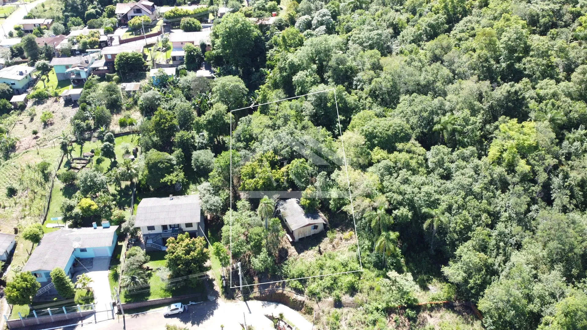 Amplo terreno arborizado à venda em Picada Café na Serra Gaúcha