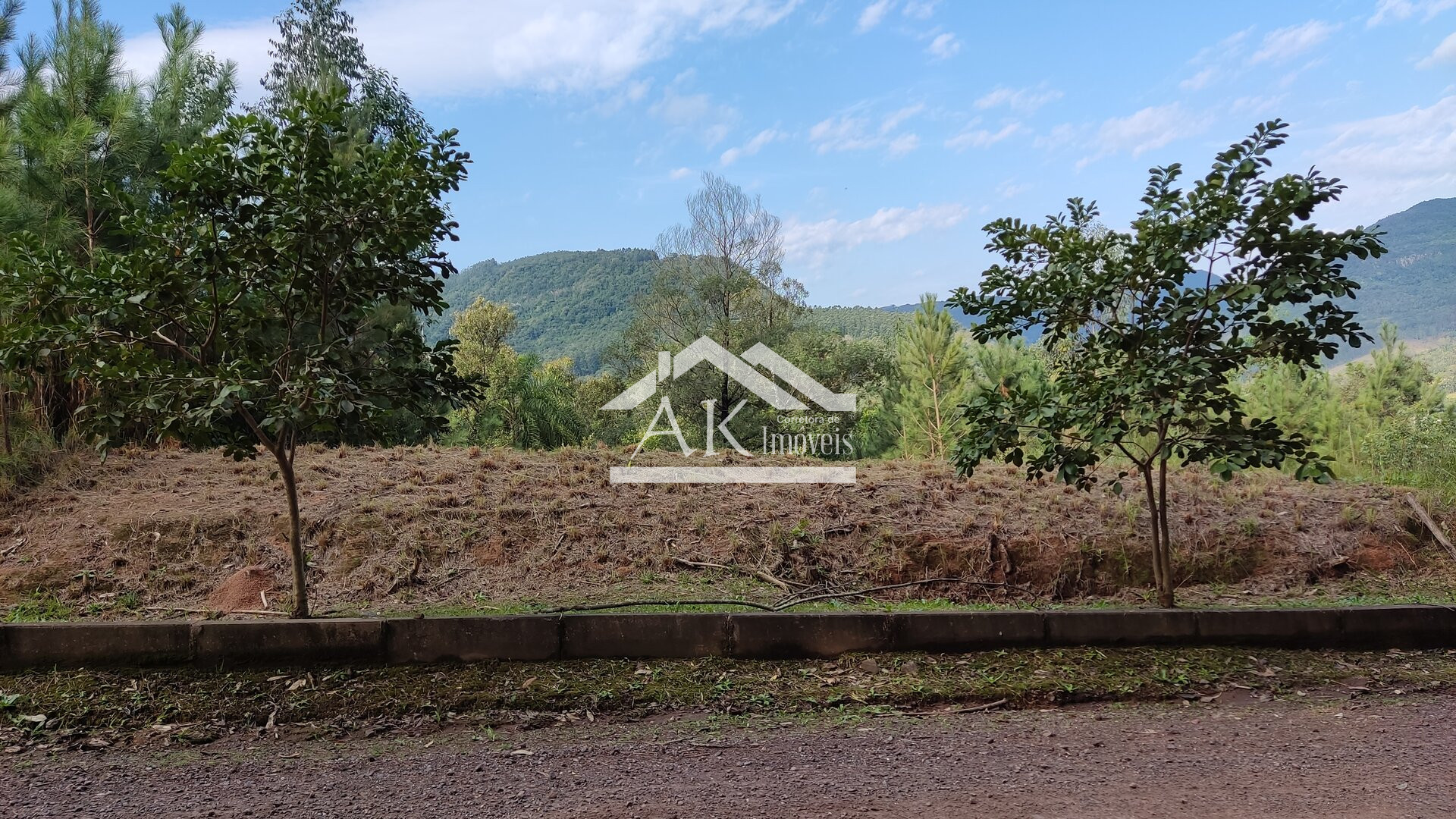 Belo terreno em declive a venda em Picada Café na Serra Gaúcha