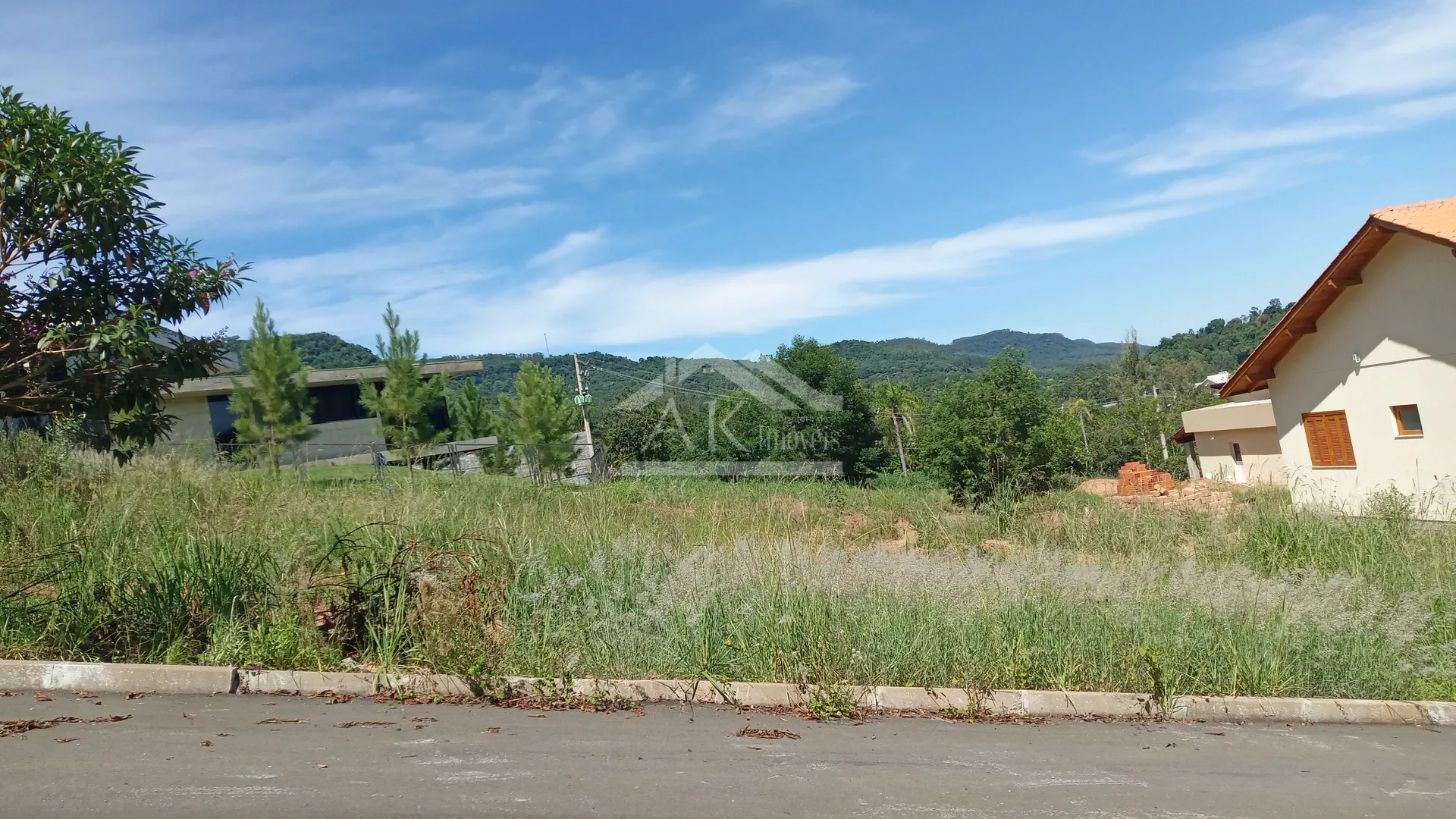 Terreno com vista, à venda, no Centro de Picada Café, na Serra Gaúcha
