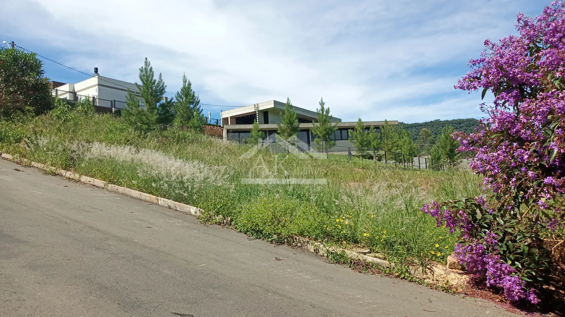 Terreno com vista, à venda, no Centro de Picada Café, na Serra Gaúcha
