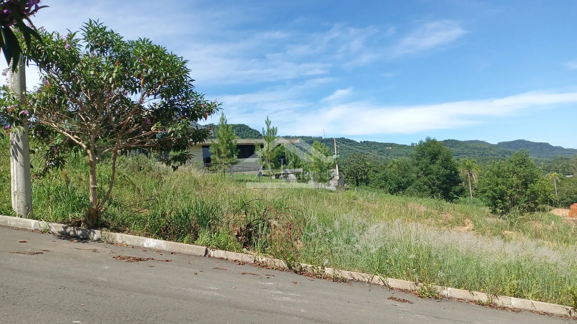 Terreno com vista, à venda, no Centro de Picada Café, na Serra Gaúcha