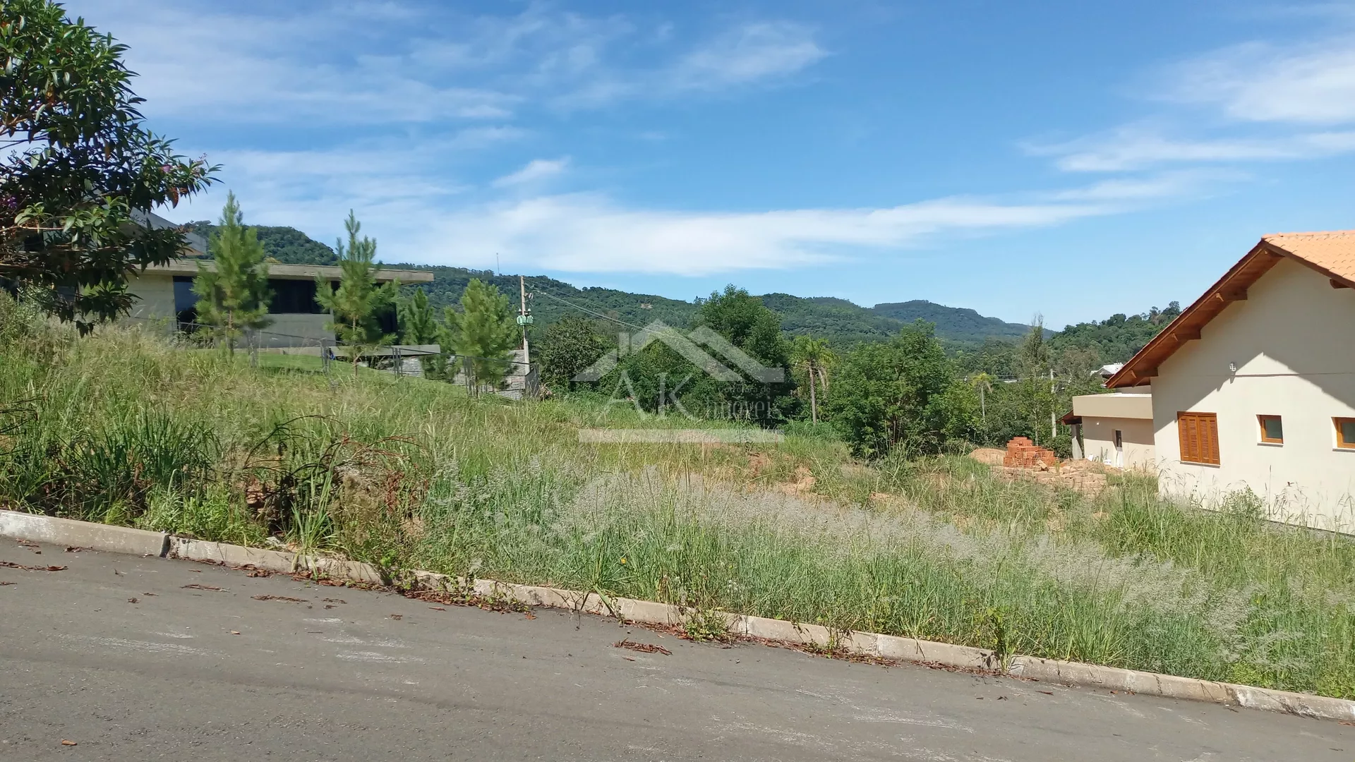 Terreno com vista, à venda, no Centro de Picada Café, na Serra Gaúcha