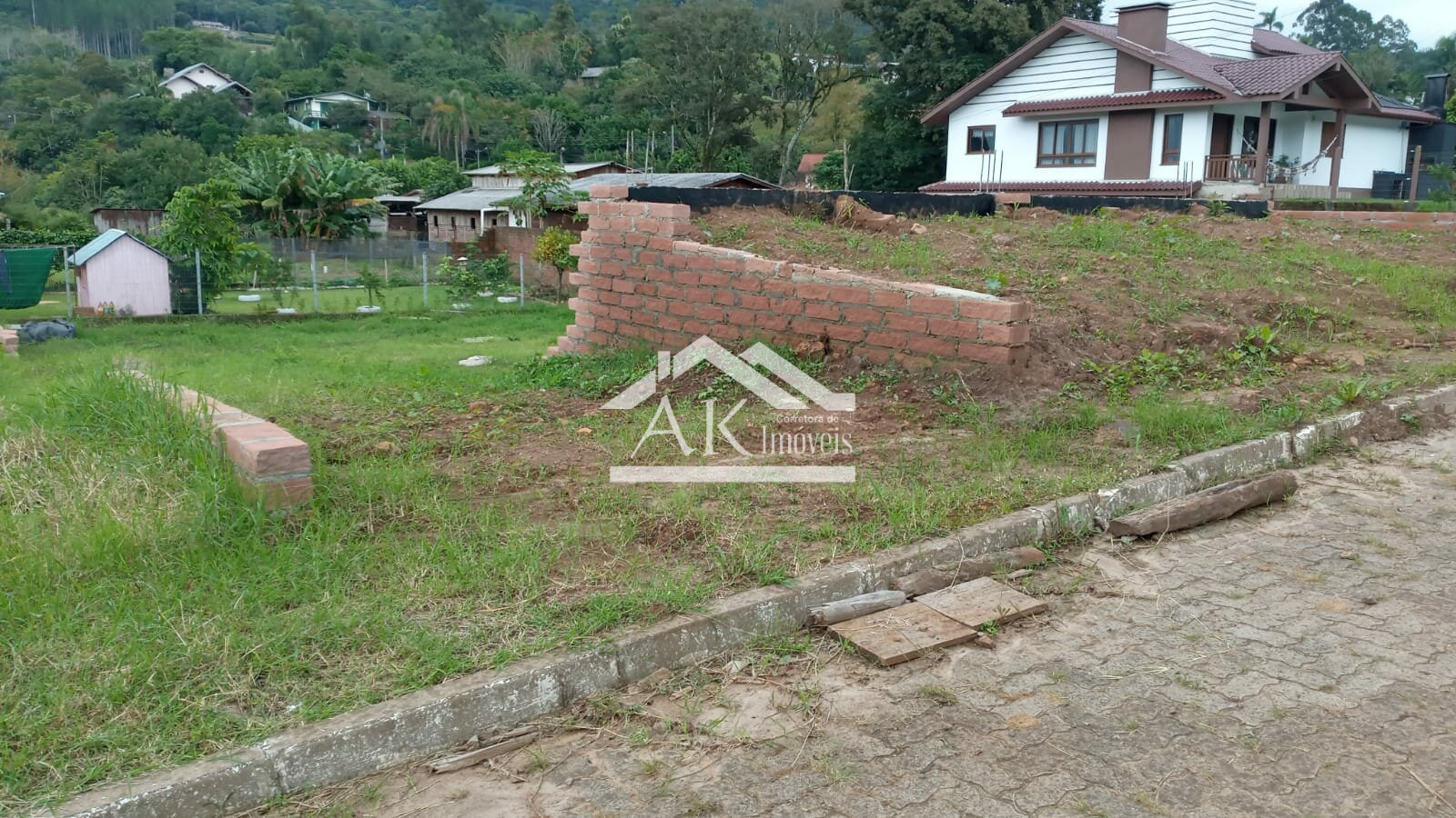 Terreno em loteamento tranquilo à venda na cidade de Picada Café, na Serra Gaúcha