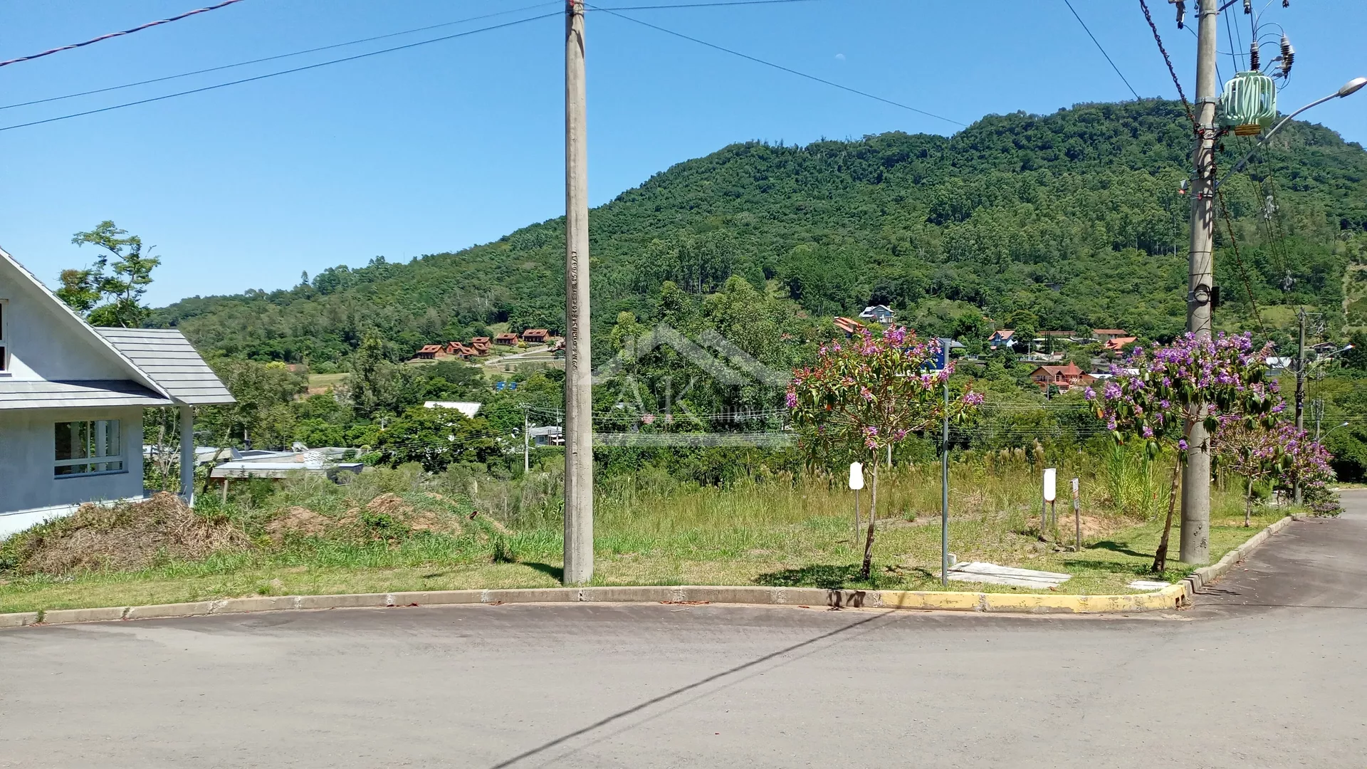 Terreno de esquina à venda no Centro de Picada Café, na Serra Gaúcha