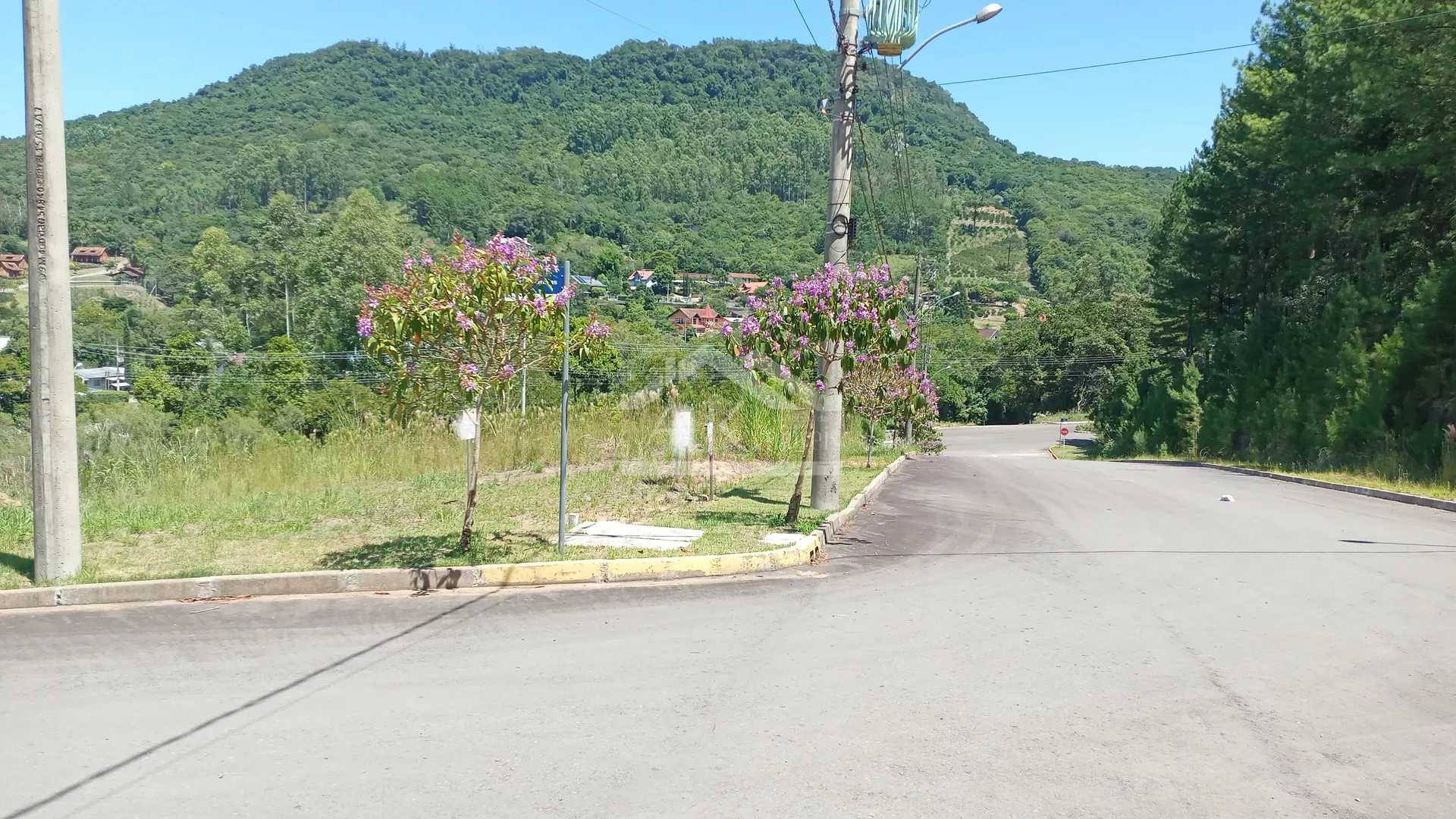Terreno de esquina à venda no Centro de Picada Café, na Serra Gaúcha
