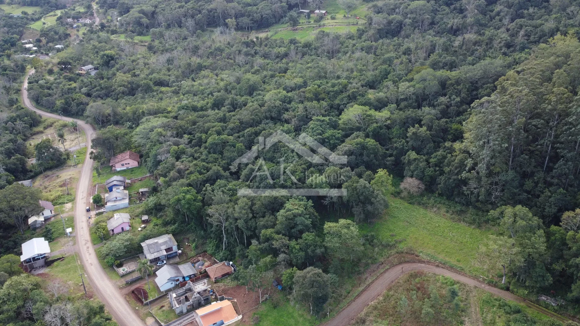 Amplo terreno arborizado à venda em Picada Café na Serra Gaúcha