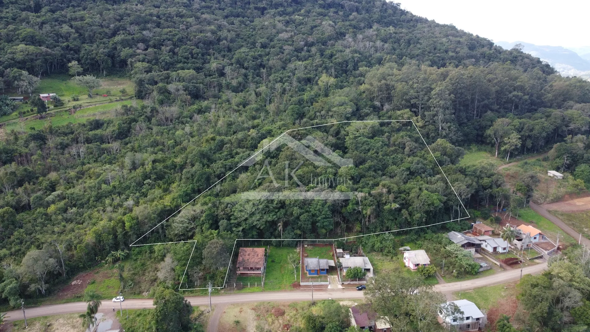 Amplo terreno arborizado à venda em Picada Café na Serra Gaúcha