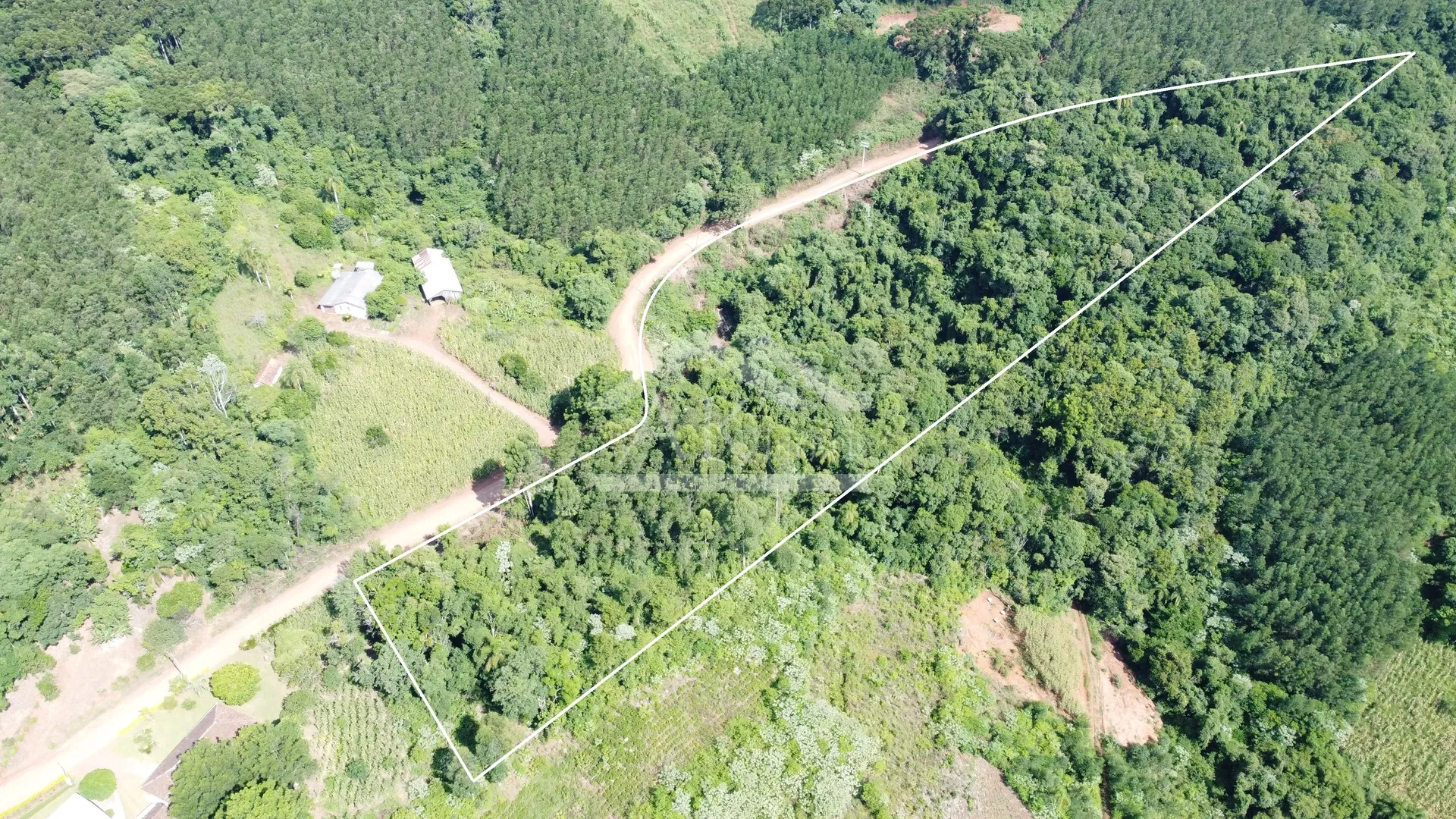 Pequena área de terra à venda na cidade de Morro Reuter-RS
