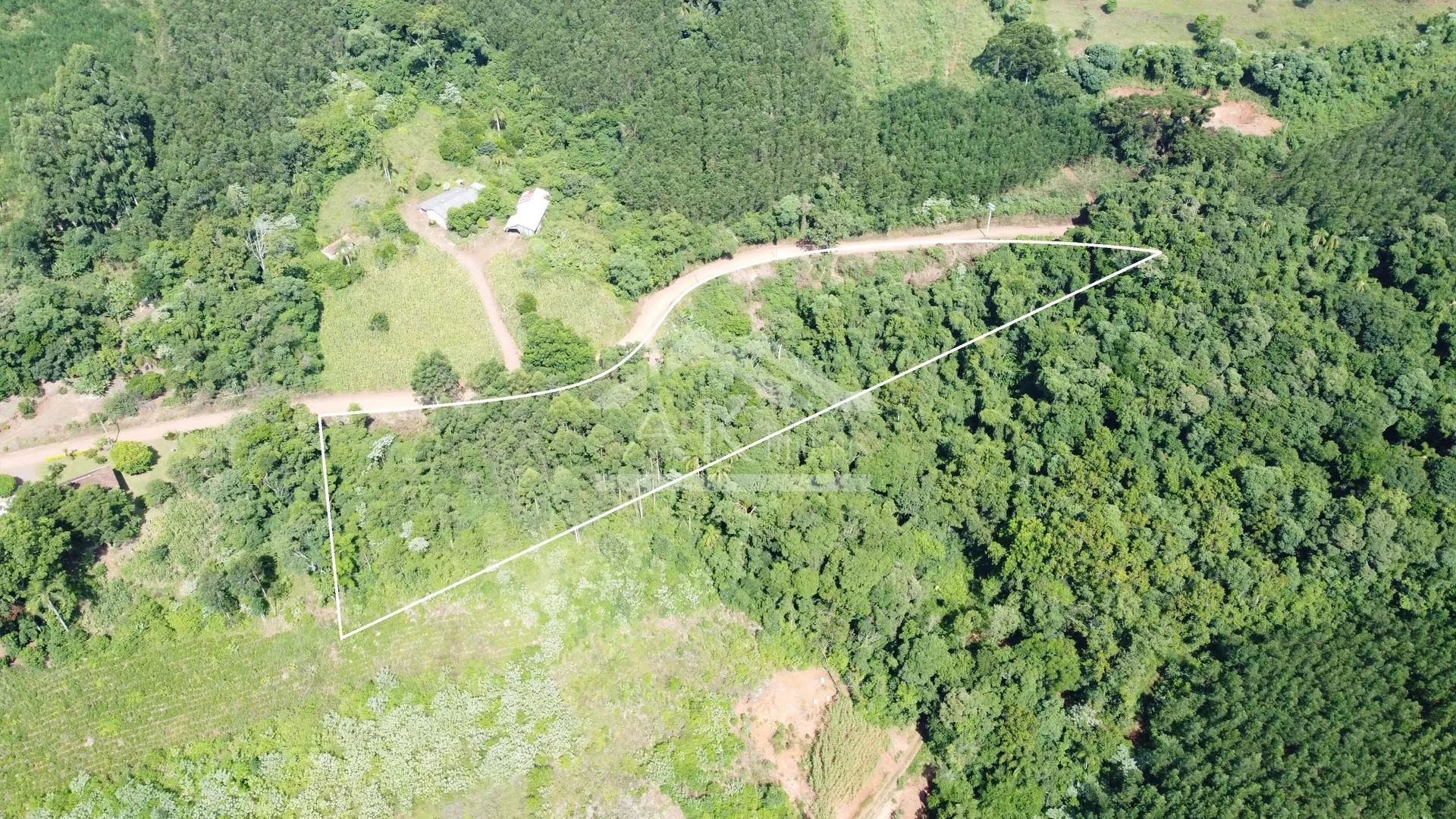 Pequena área de terra à venda na cidade de Morro Reuter-RS