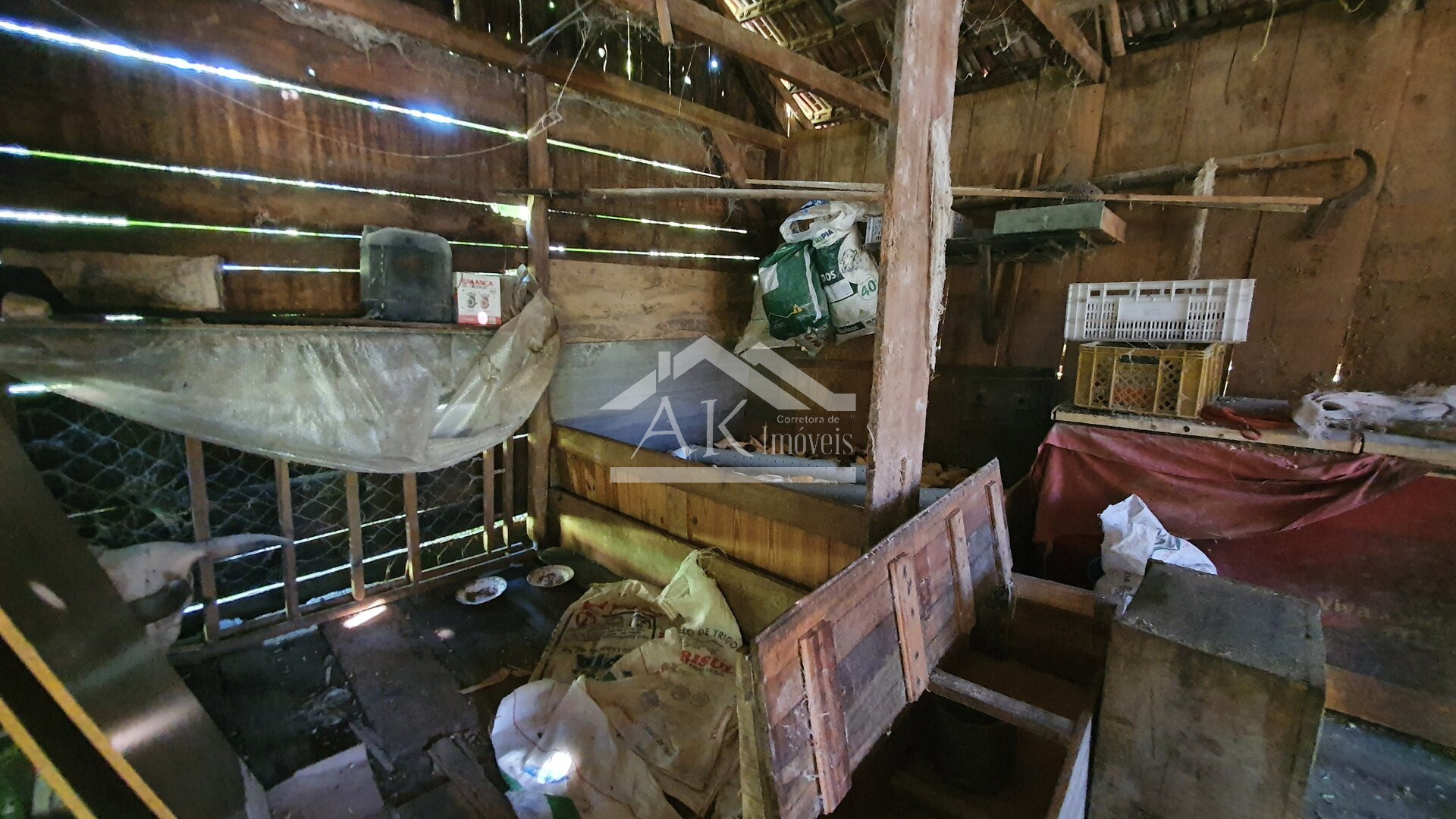 Sítio com casa Enxaimel, açude e riacho às venda em Picada Café na Serra Gaúcha