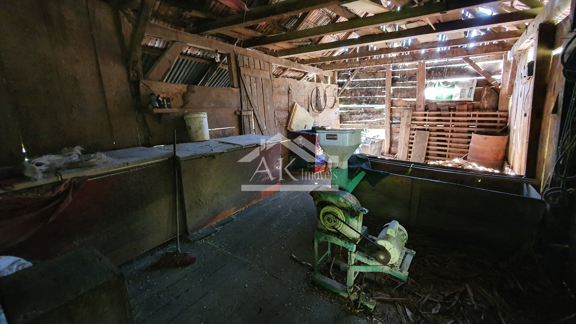 Sítio com casa Enxaimel, açude e riacho às venda em Picada Café na Serra Gaúcha