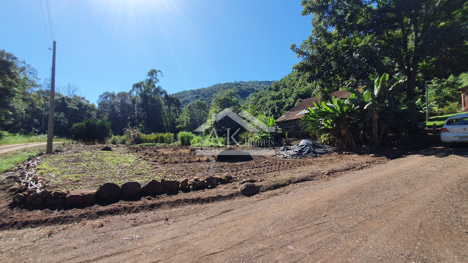 Sítio com casa Enxaimel, açude e riacho às venda em Picada Café na Serra Gaúcha
