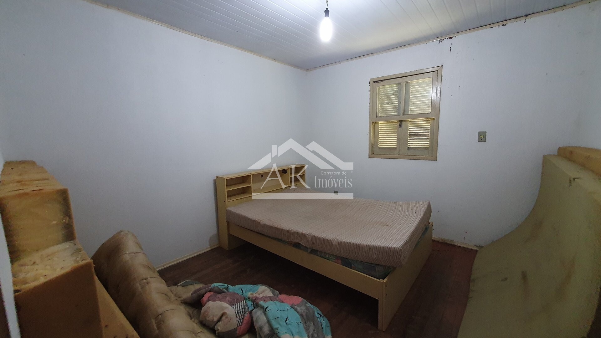 Sítio com casa Enxaimel, açude e riacho às venda em Picada Café na Serra Gaúcha