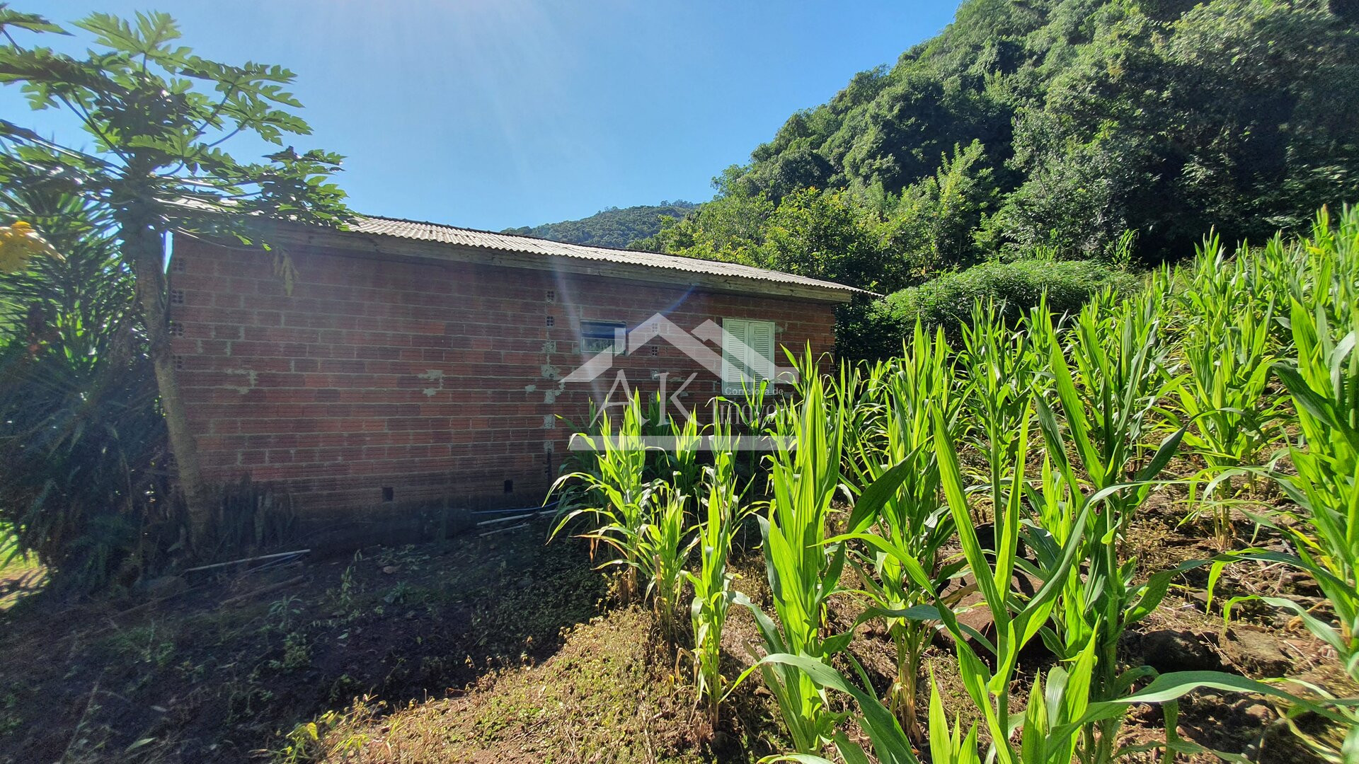 Sítio com casa Enxaimel, açude e riacho às venda em Picada Café na Serra Gaúcha