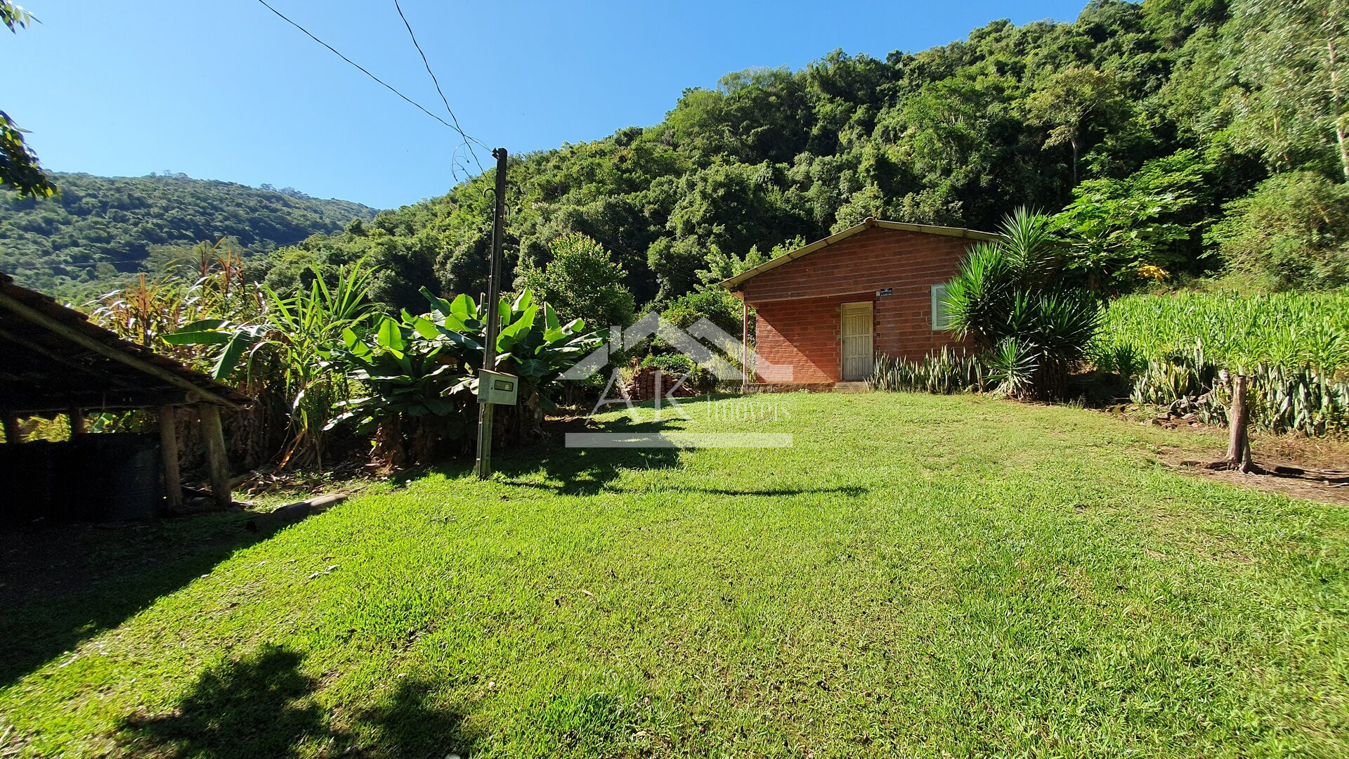 Sítio com casa Enxaimel, açude e riacho às venda em Picada Café na Serra Gaúcha