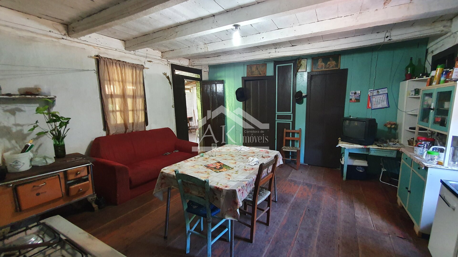 Sítio com casa Enxaimel, açude e riacho às venda em Picada Café na Serra Gaúcha