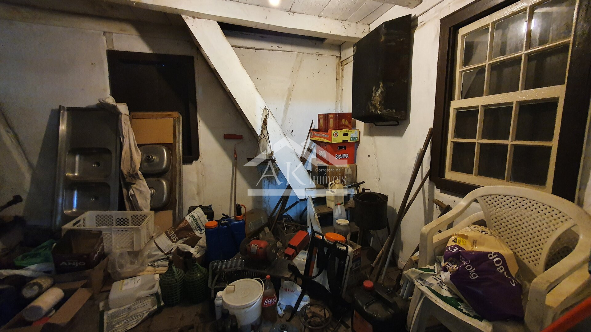 Sítio com casa Enxaimel, açude e riacho às venda em Picada Café na Serra Gaúcha