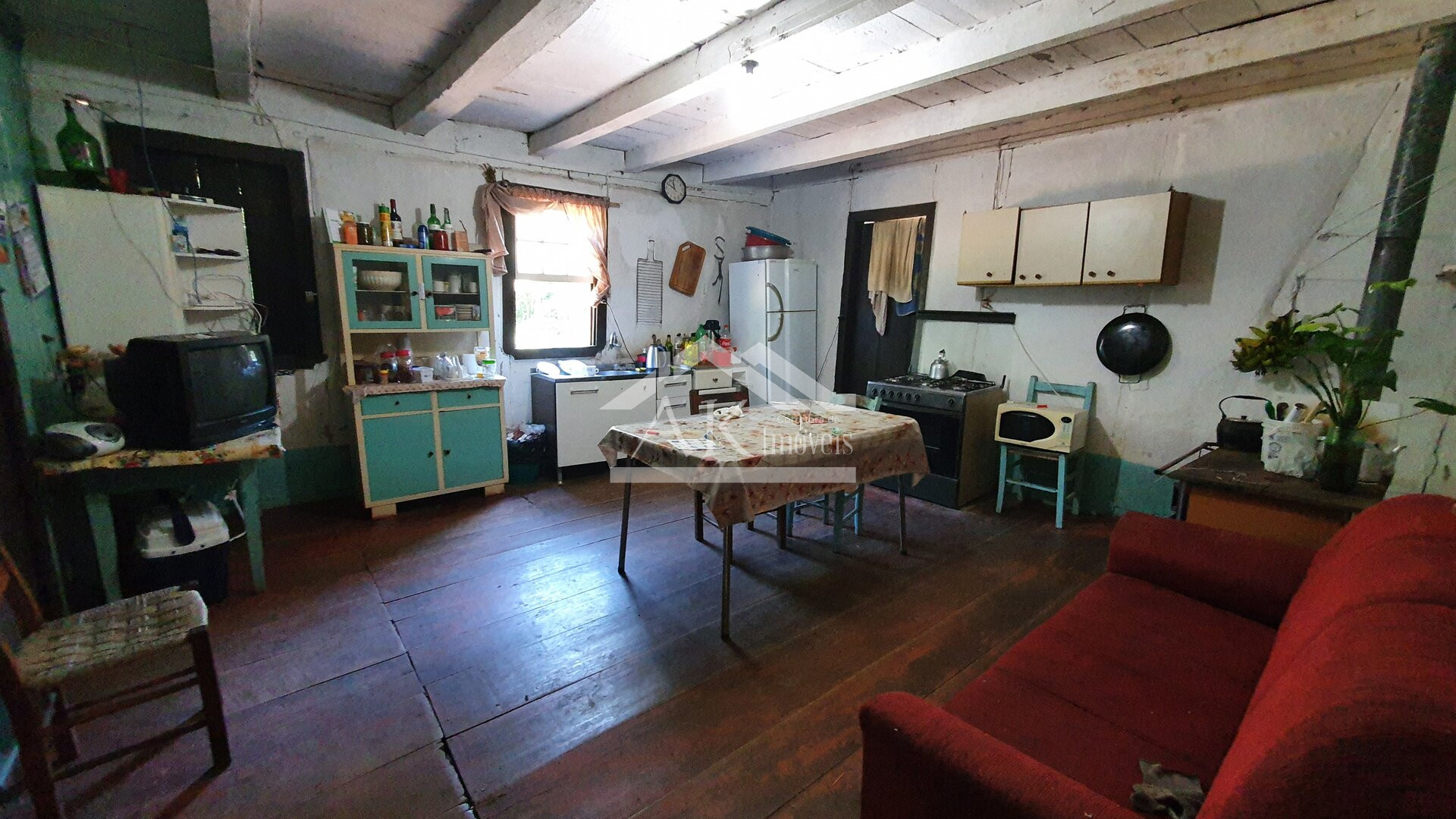 Sítio com casa Enxaimel, açude e riacho às venda em Picada Café na Serra Gaúcha