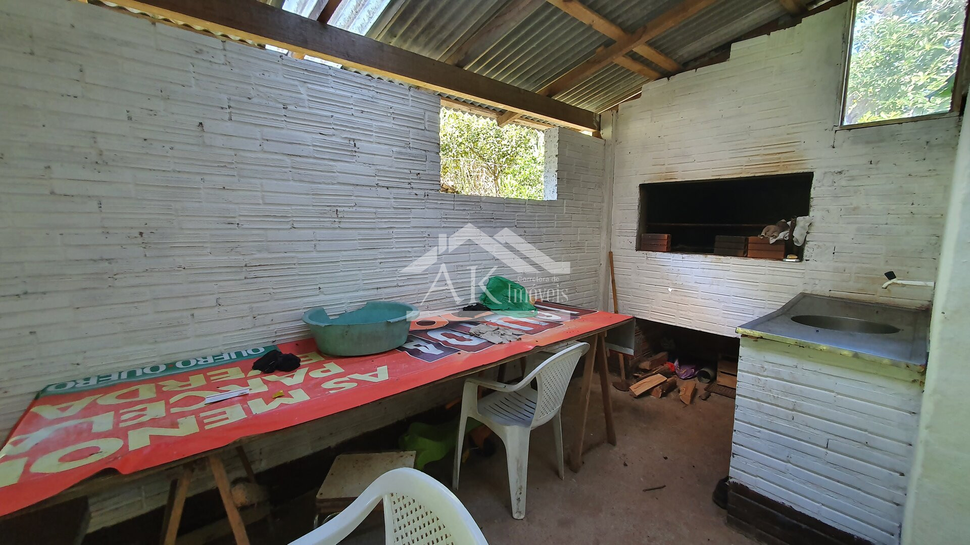 Sítio com casa Enxaimel, açude e riacho às venda em Picada Café na Serra Gaúcha