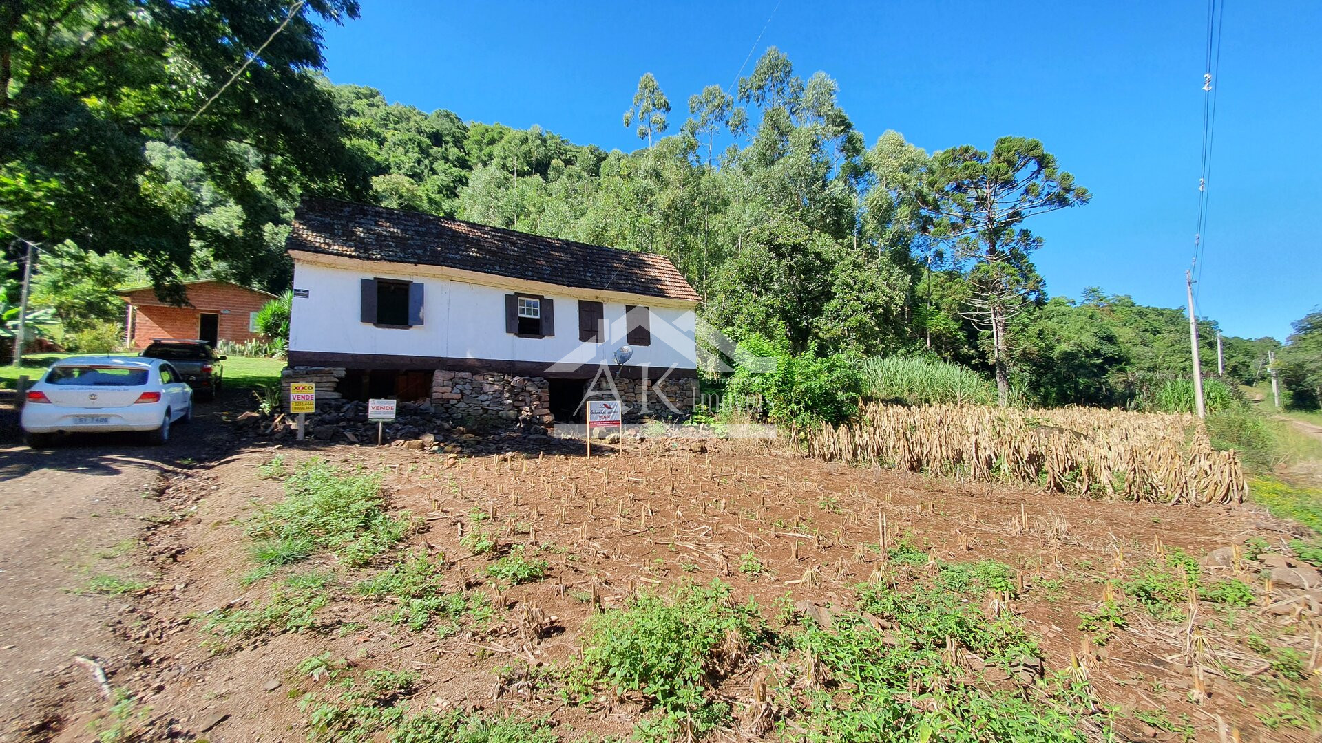 Sítio com casa Enxaimel, açude e riacho às venda em Picada Café na Serra Gaúcha