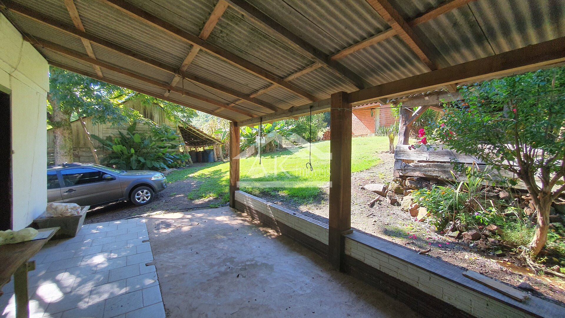 Sítio com casa Enxaimel, açude e riacho às venda em Picada Café na Serra Gaúcha