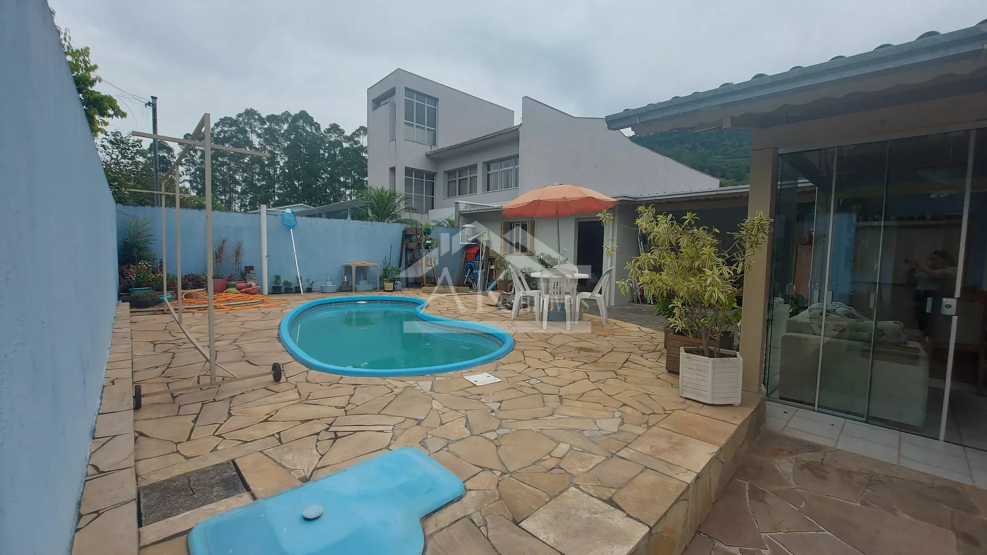 Casa em terreno de esquina, na cidade de Picada Café na Serra Gaúcha