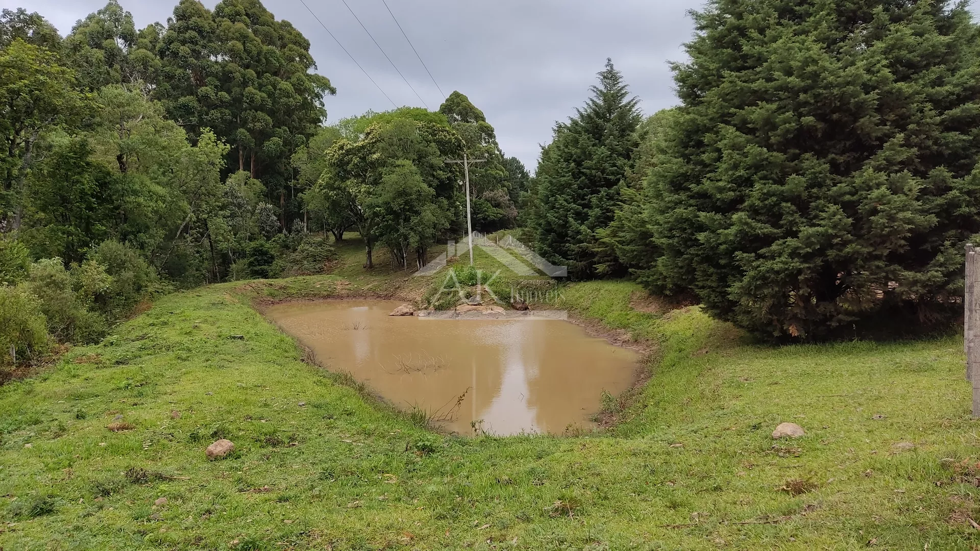 Área de terra com açude e linda vista à venda em Morro Reuter